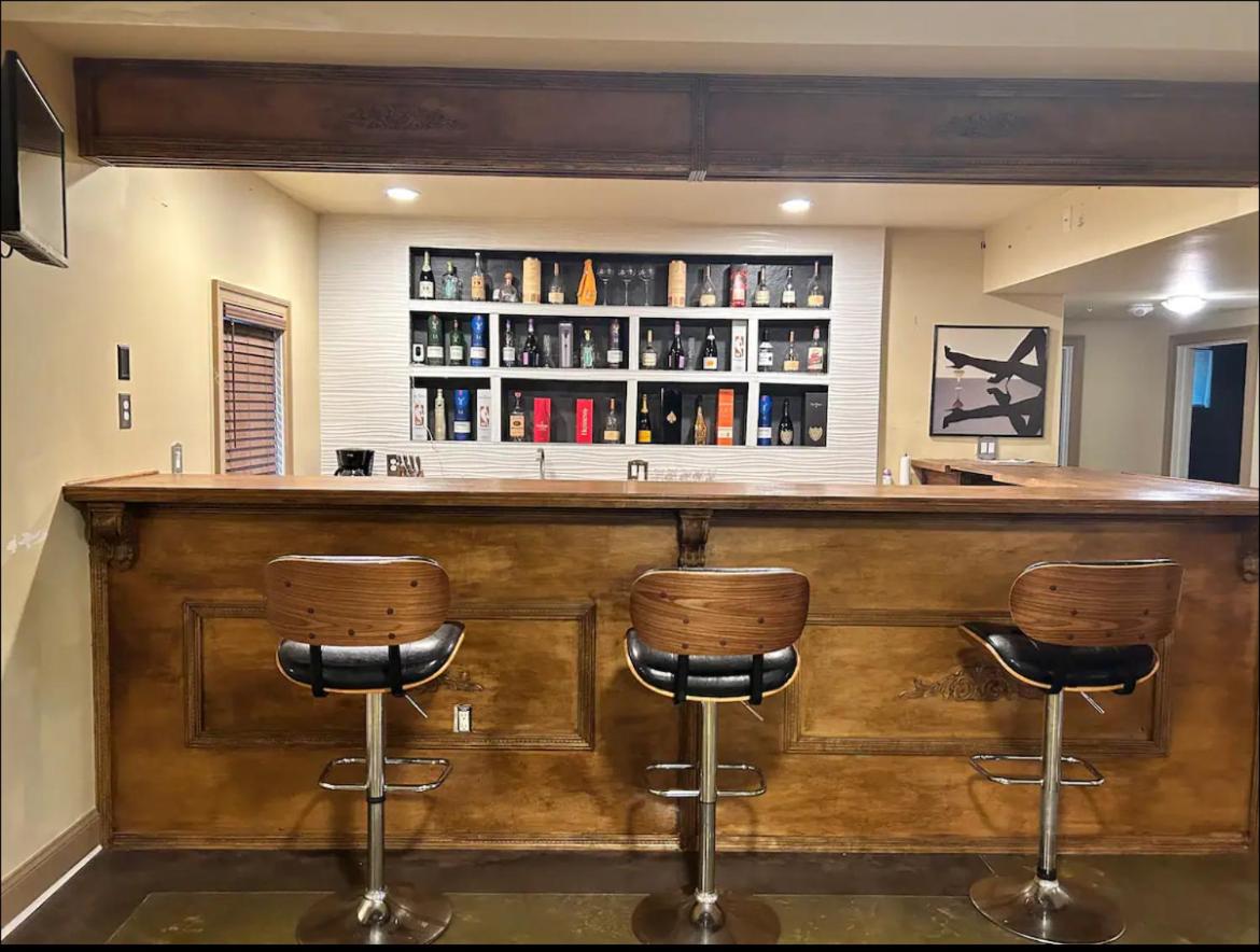 Luxury BnB Guest suite with movie theater, Lounge and Gameroom