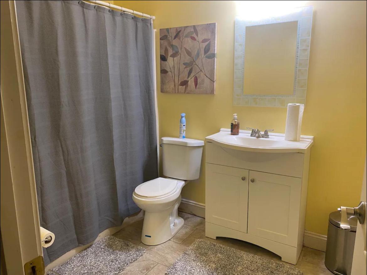 Luxury BnB Guest suite with movie theater, Lounge and Gameroom
