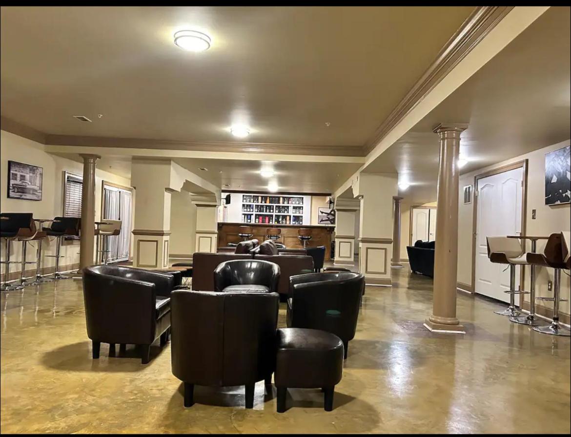 Luxury BnB Guest suite with movie theater, Lounge and Gameroom