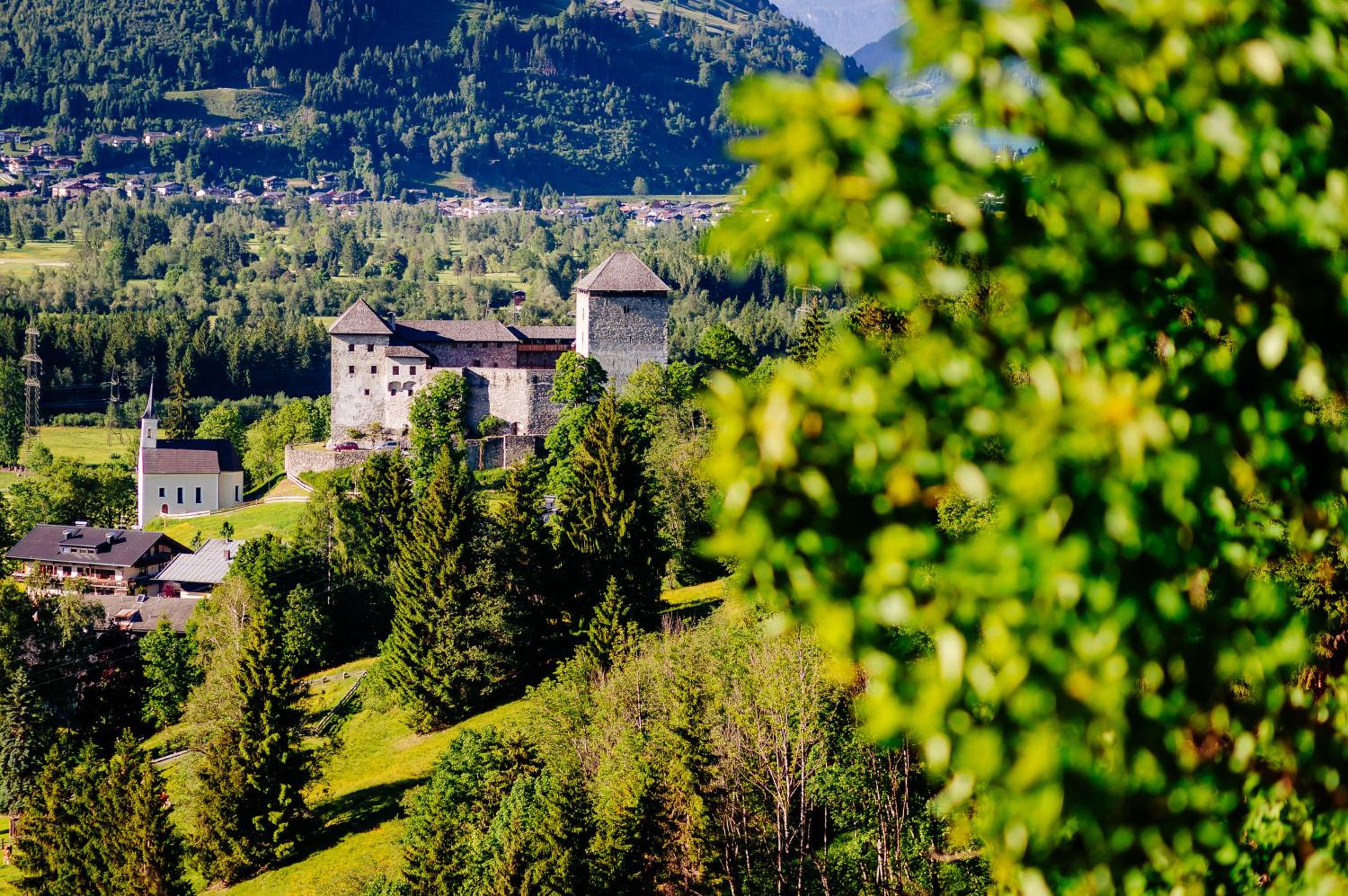 Panorama Hotel Guggenbichl - inkl Sommerkarte, einmaliger Eintritt ins Tauern Spa & bester Ausblick über Kaprun