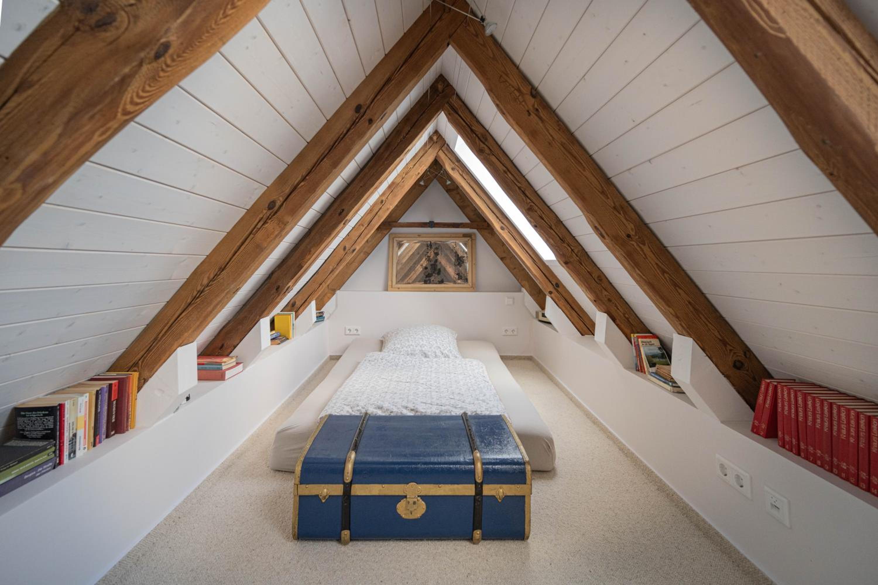 Traumhafte Ferienwohnung am Park, großer Balkon, voll ausgestattete Küche, Schreibtisch, WiFi, Smart TV, Carport, Wallbox, Fahrräder