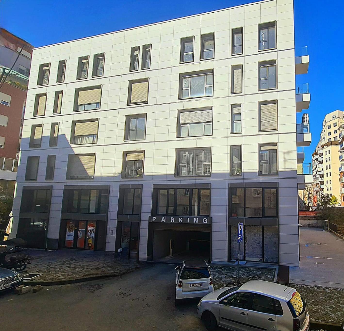 Sunny Apartment - Blloku Tirana, near Lake