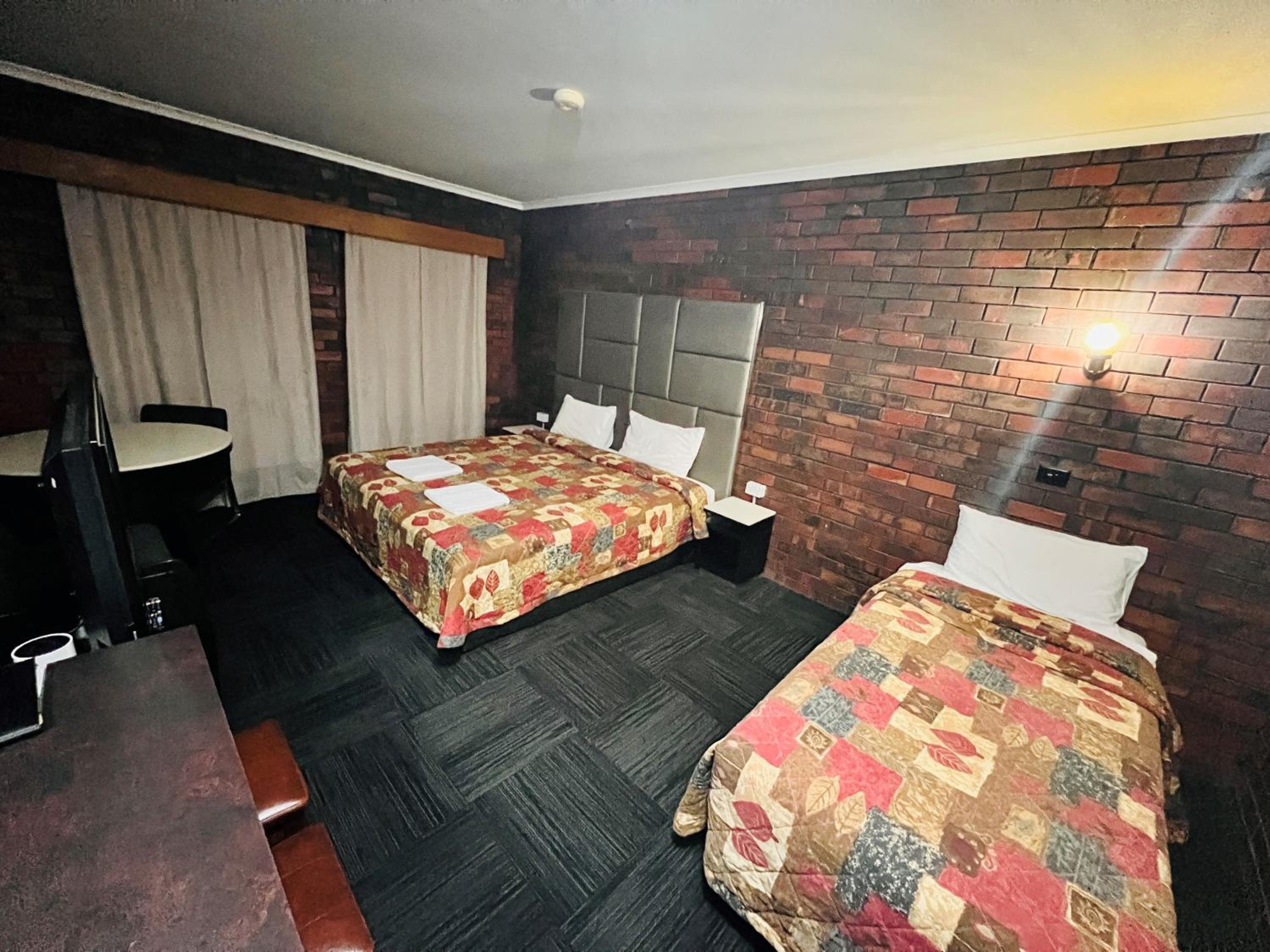 Two Rivers Motel
