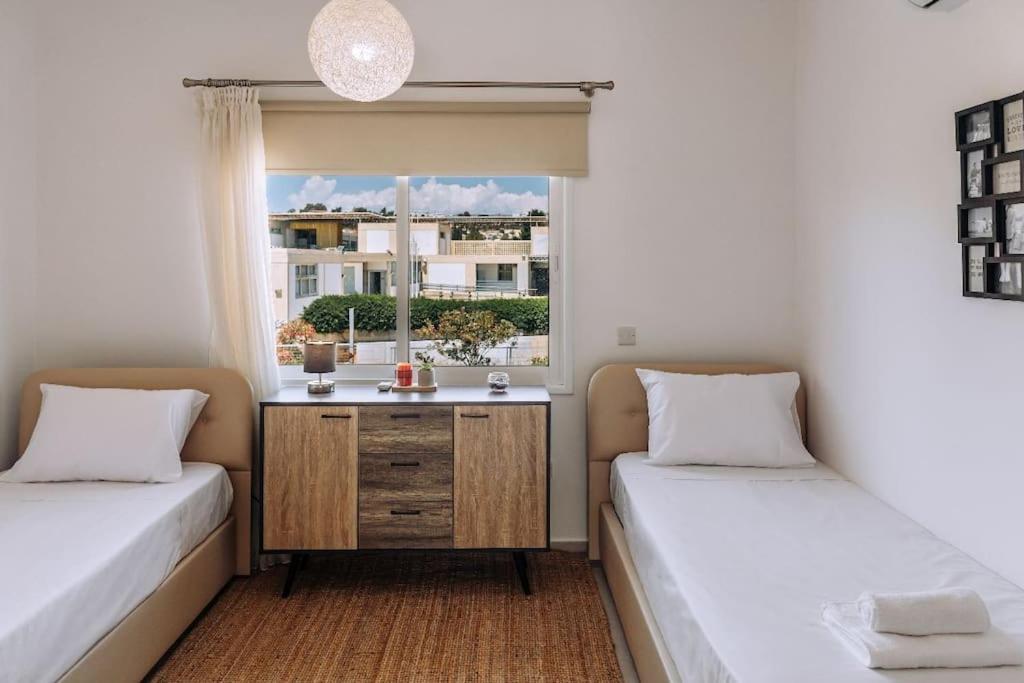 Venus Townhouse Near the Sea
