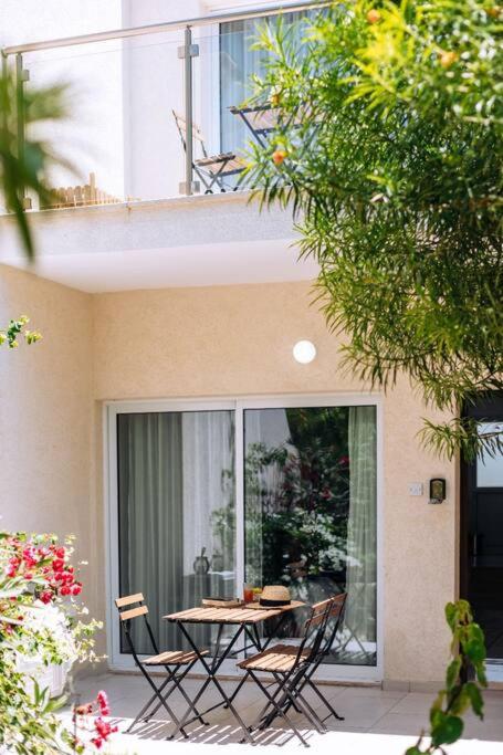 Venus Townhouse Near the Sea