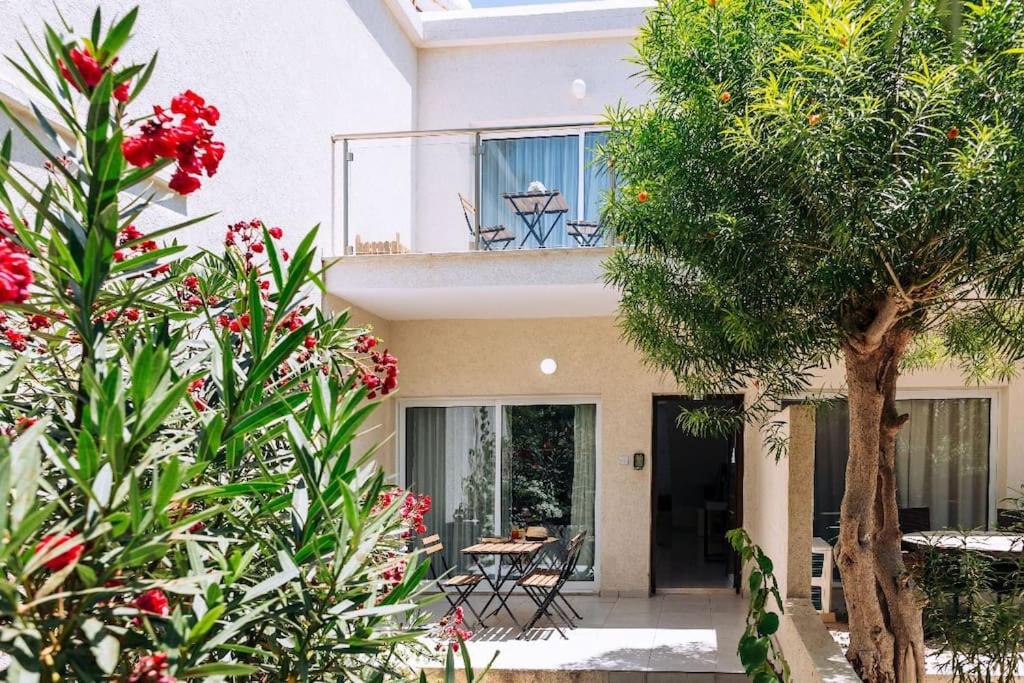 Venus Townhouse Near the Sea