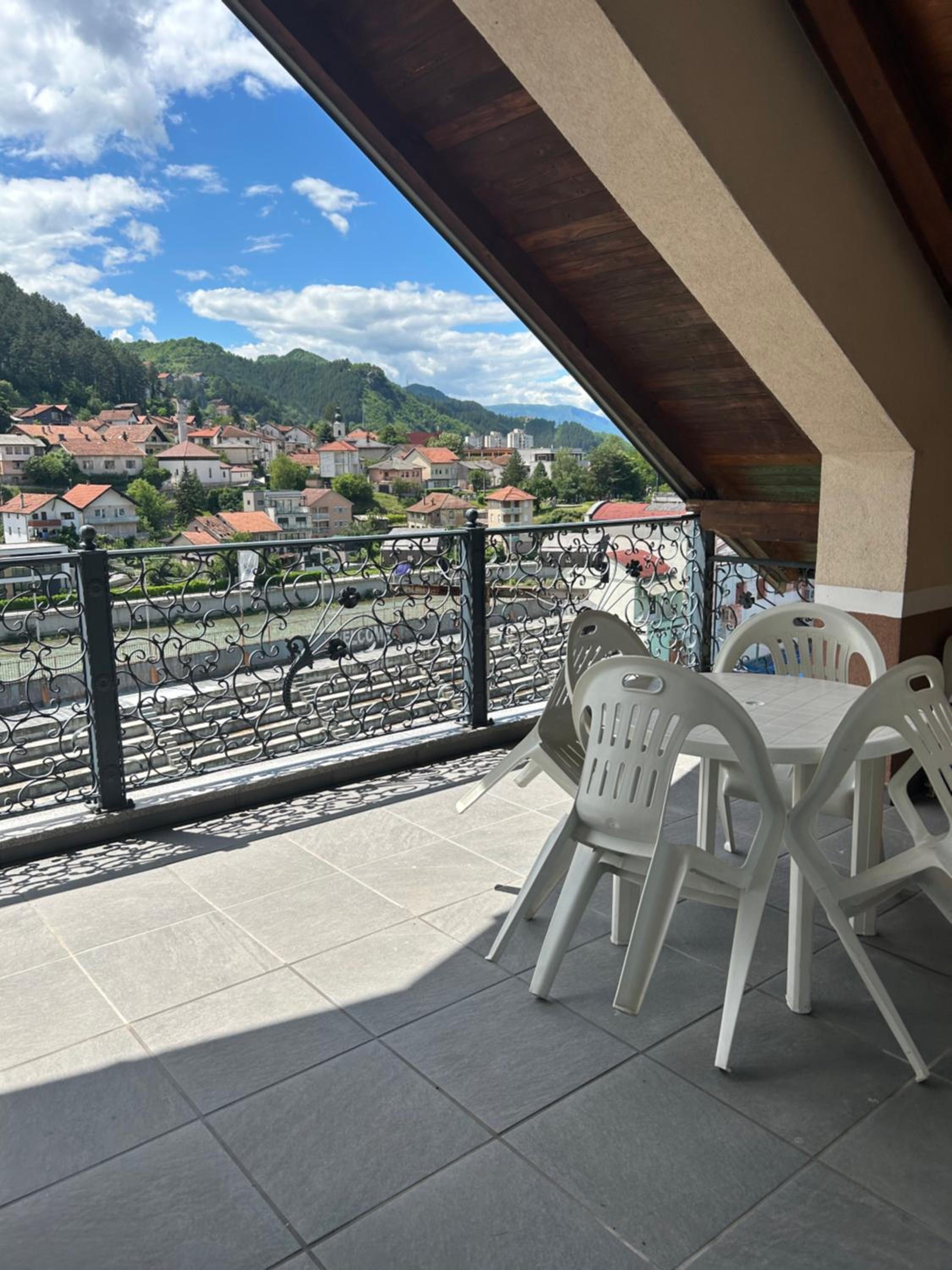 Apartmani prenj 1 i 2 centar view 2