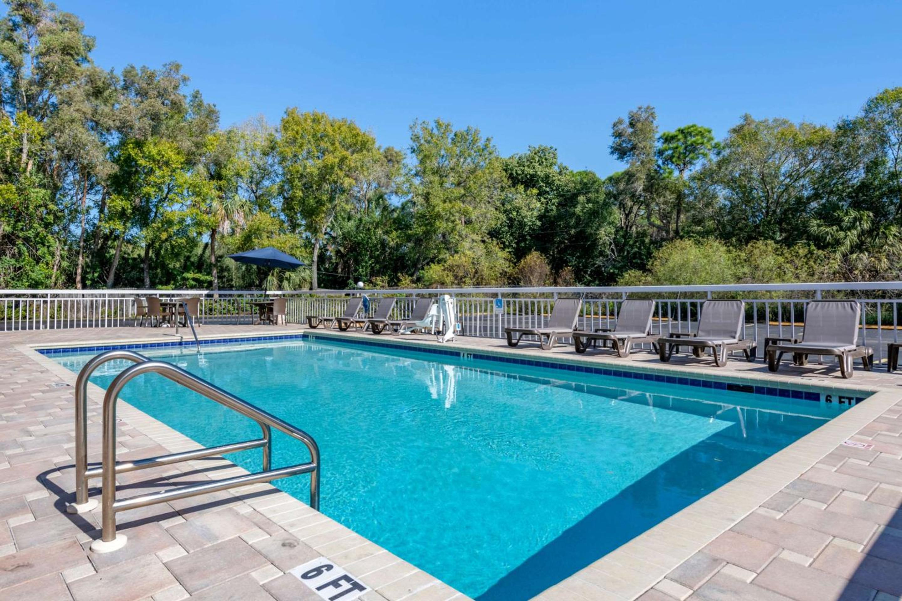 Quality Inn Sarasota North Near Lido Key Beach view 2