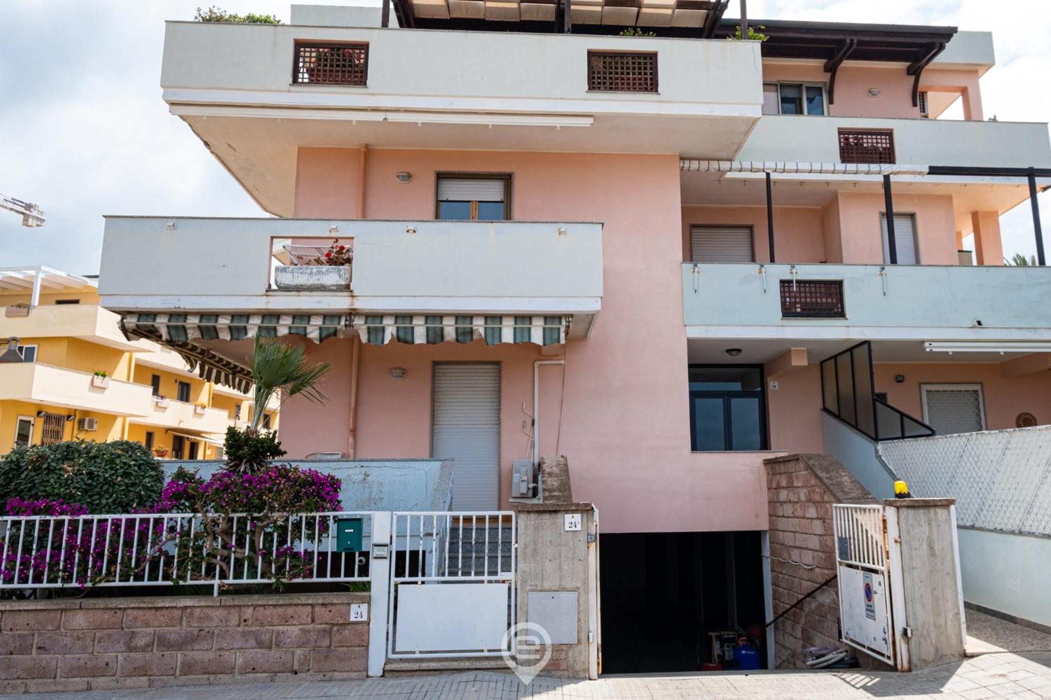 Estay - Beachside Mermaid - Seaview and parking