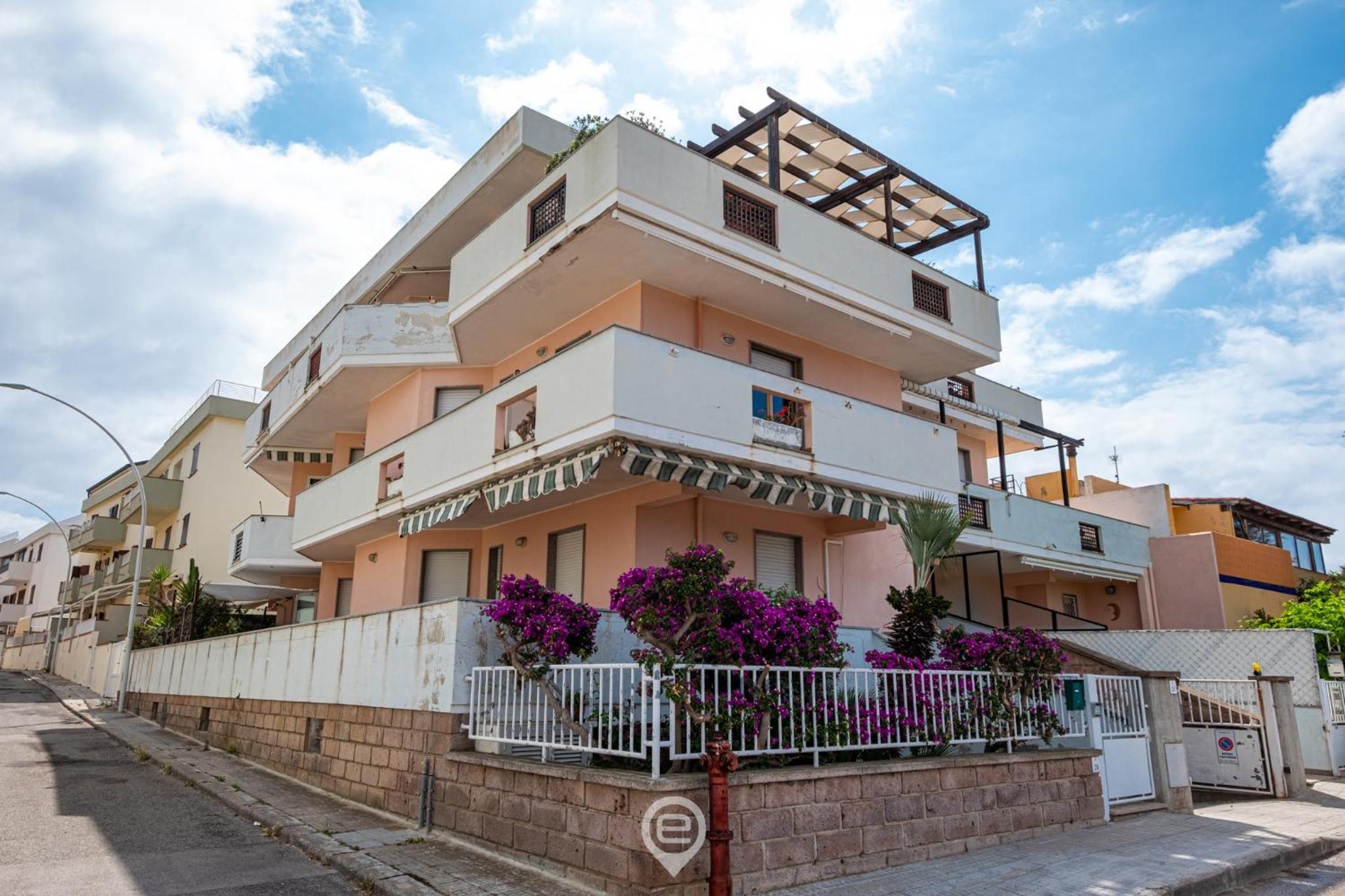 Estay - Beachside Mermaid - Seaview and parking