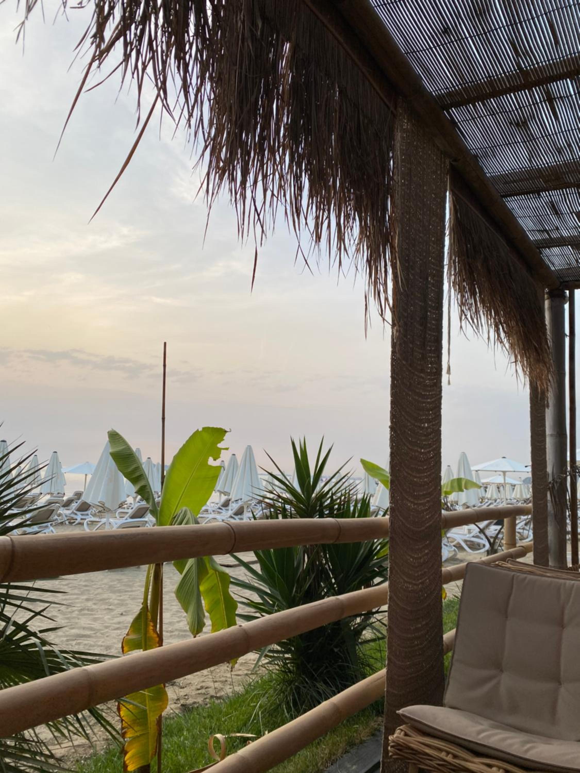 En's Beach Apartment (Two Steps From The Sea) Luxury Apartment in Mali i Robit, GOLEM