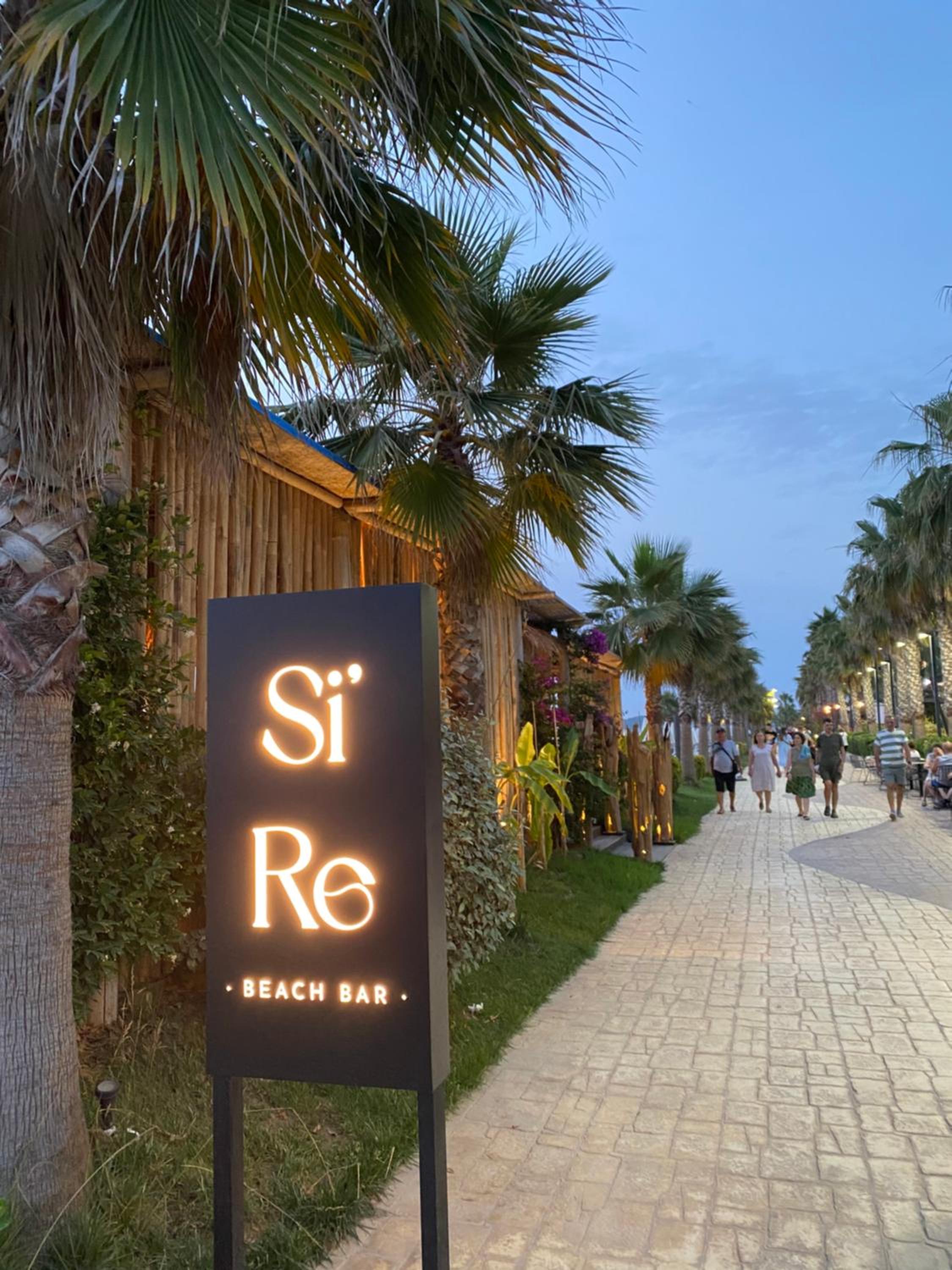 En's Beach Apartment (Two Steps From The Sea) Luxury Apartment in Mali i Robit, GOLEM