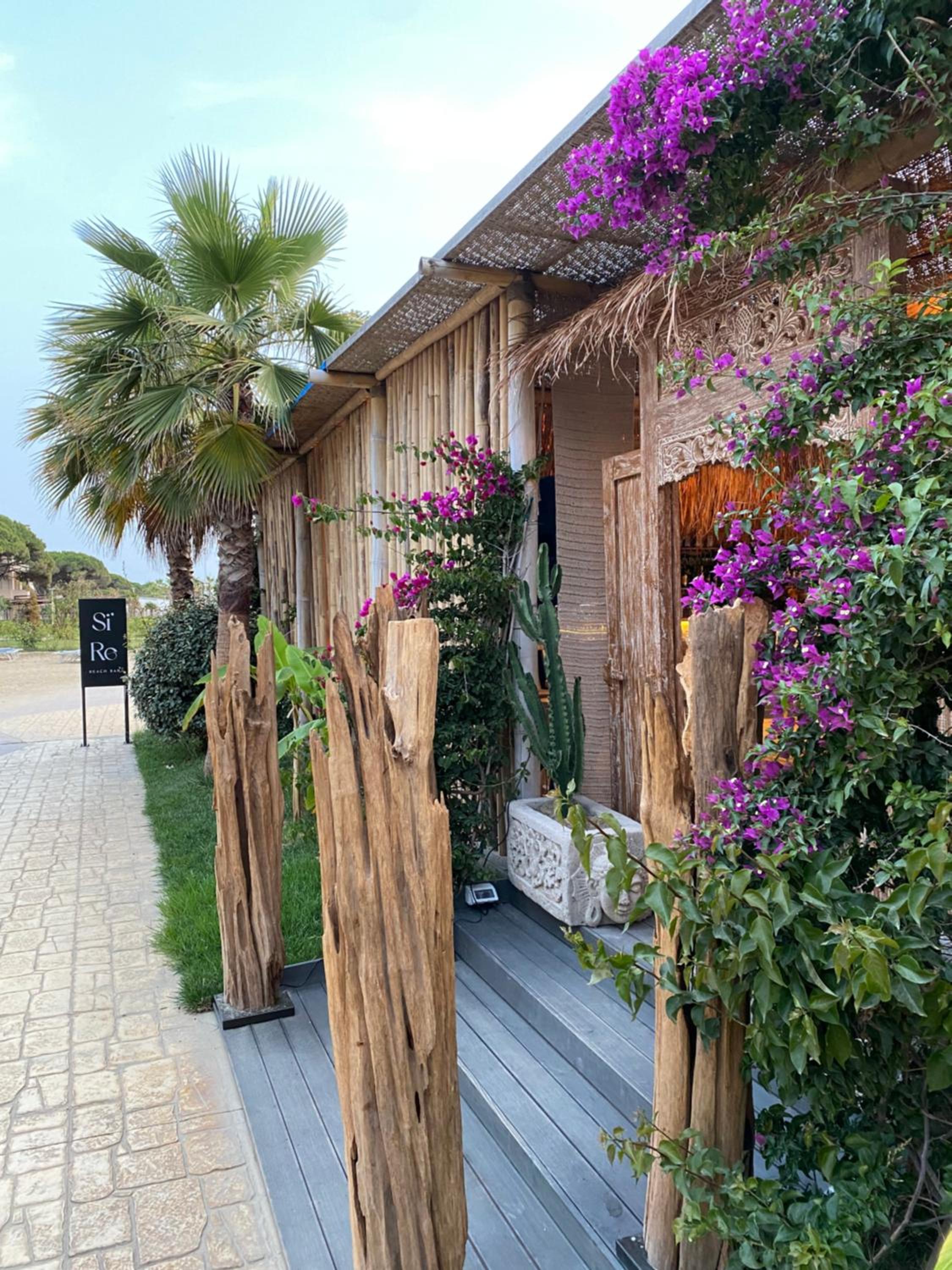 En's Beach Apartment (Two Steps From The Sea) Luxury Apartment in Mali i Robit, GOLEM