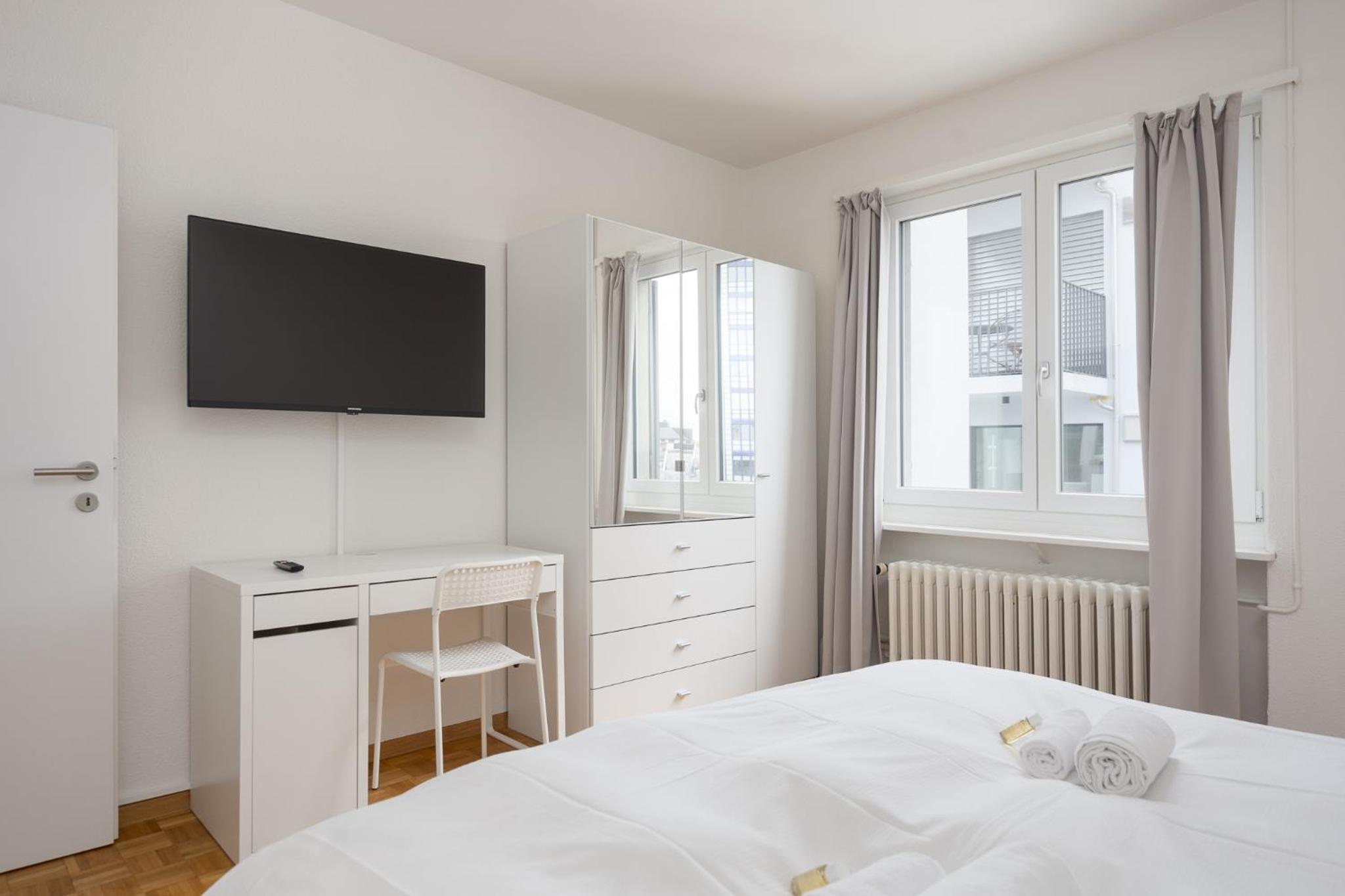 Downtown Dream: 2.5BR with Balcony and Style BA51