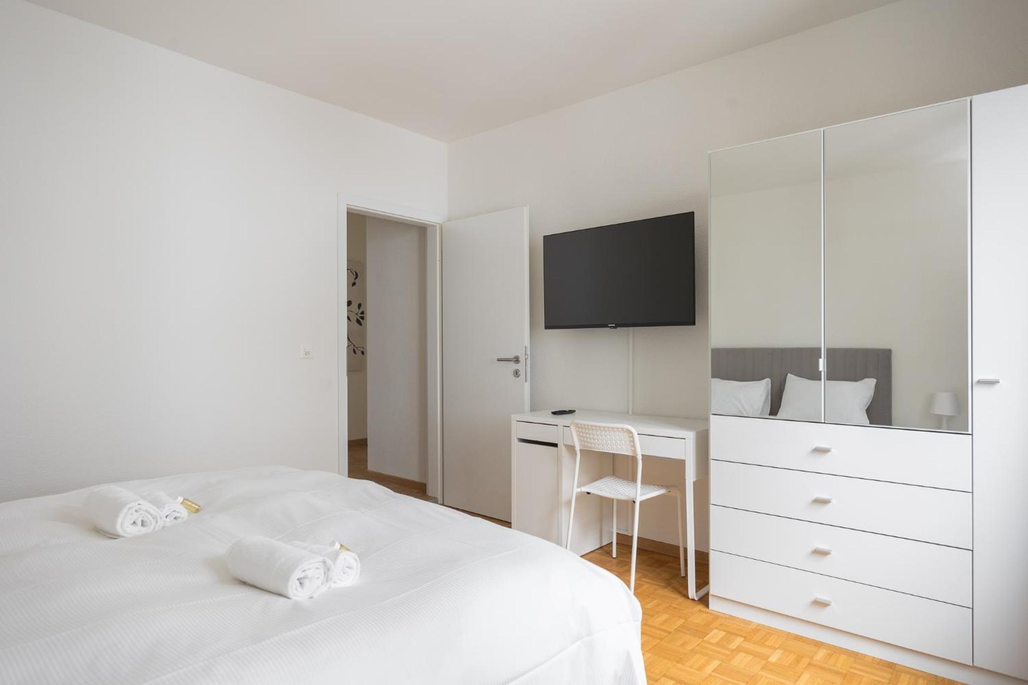 Downtown Dream: 2.5BR with Balcony and Style BA51