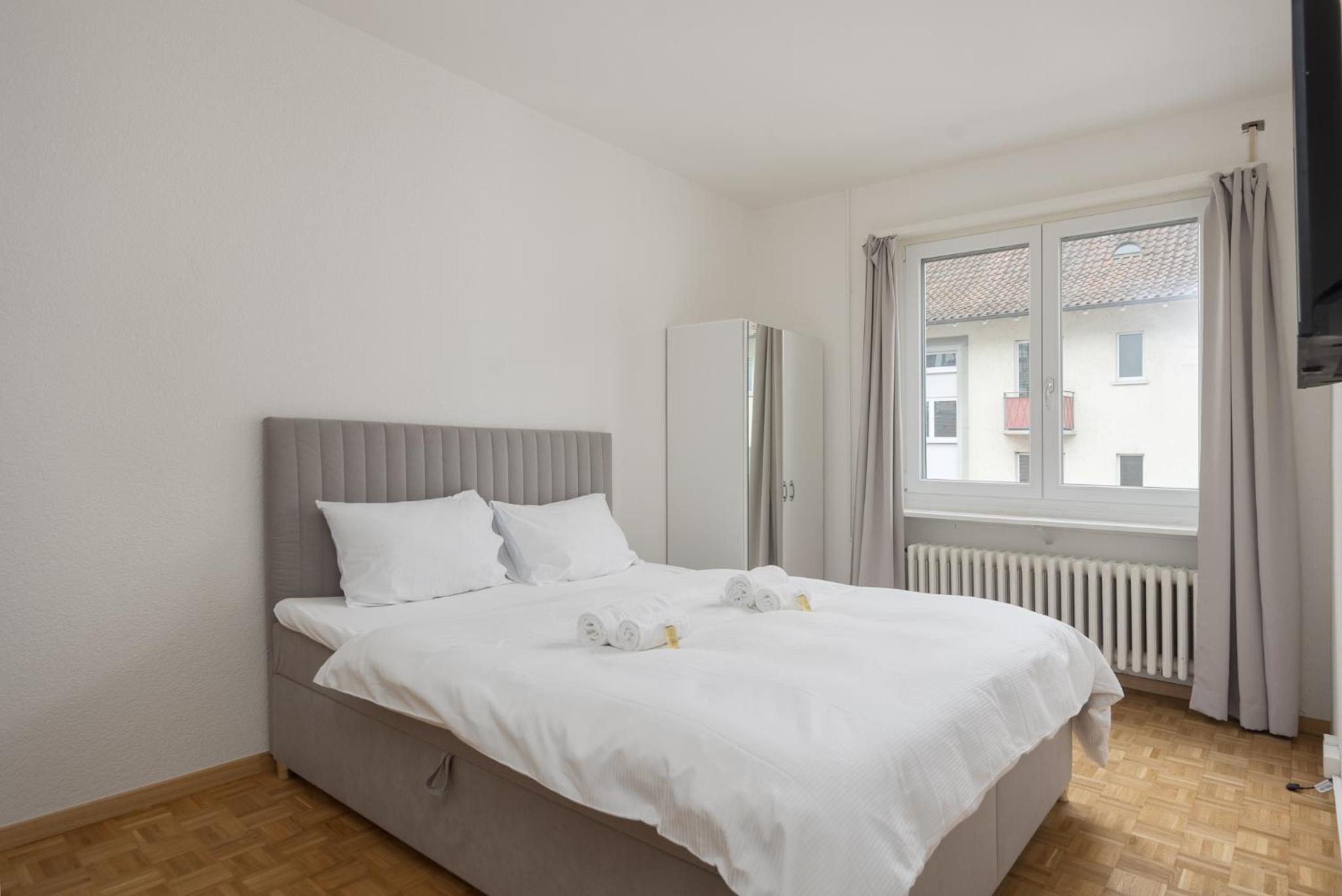 Downtown Dream: 2.5BR with Balcony and Style BA51