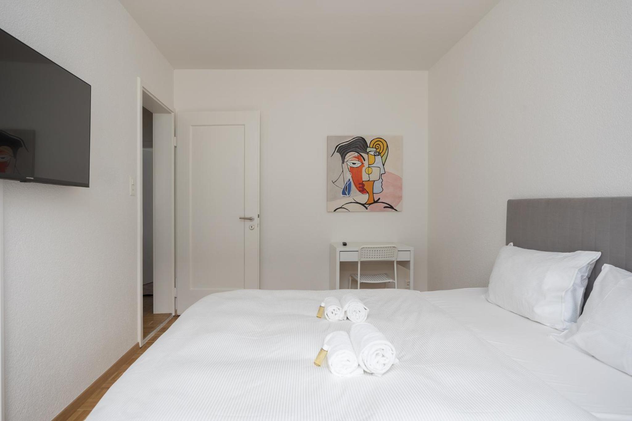 Downtown Dream: 2.5BR with Balcony and Style BA51