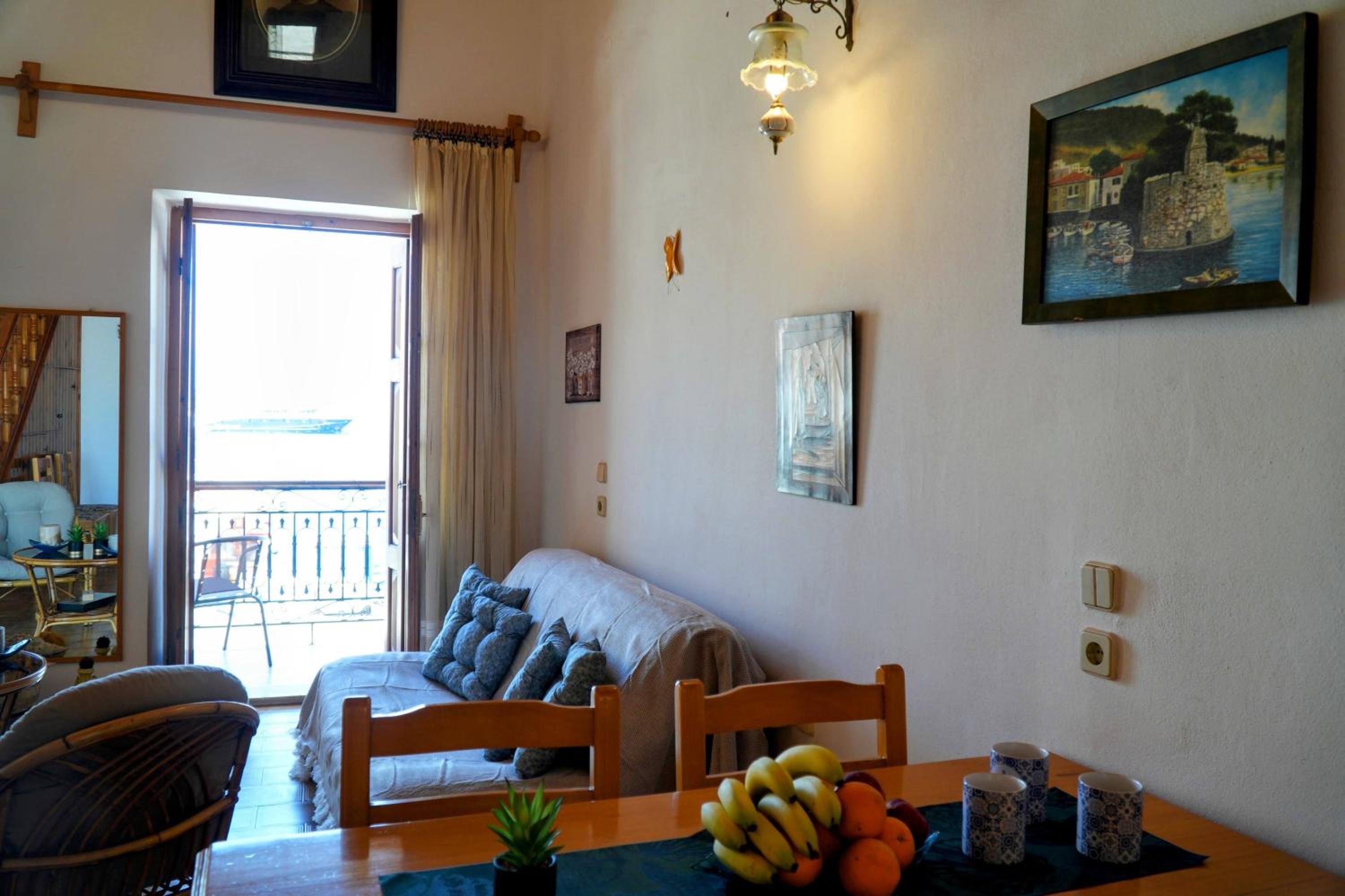 Amorosa House