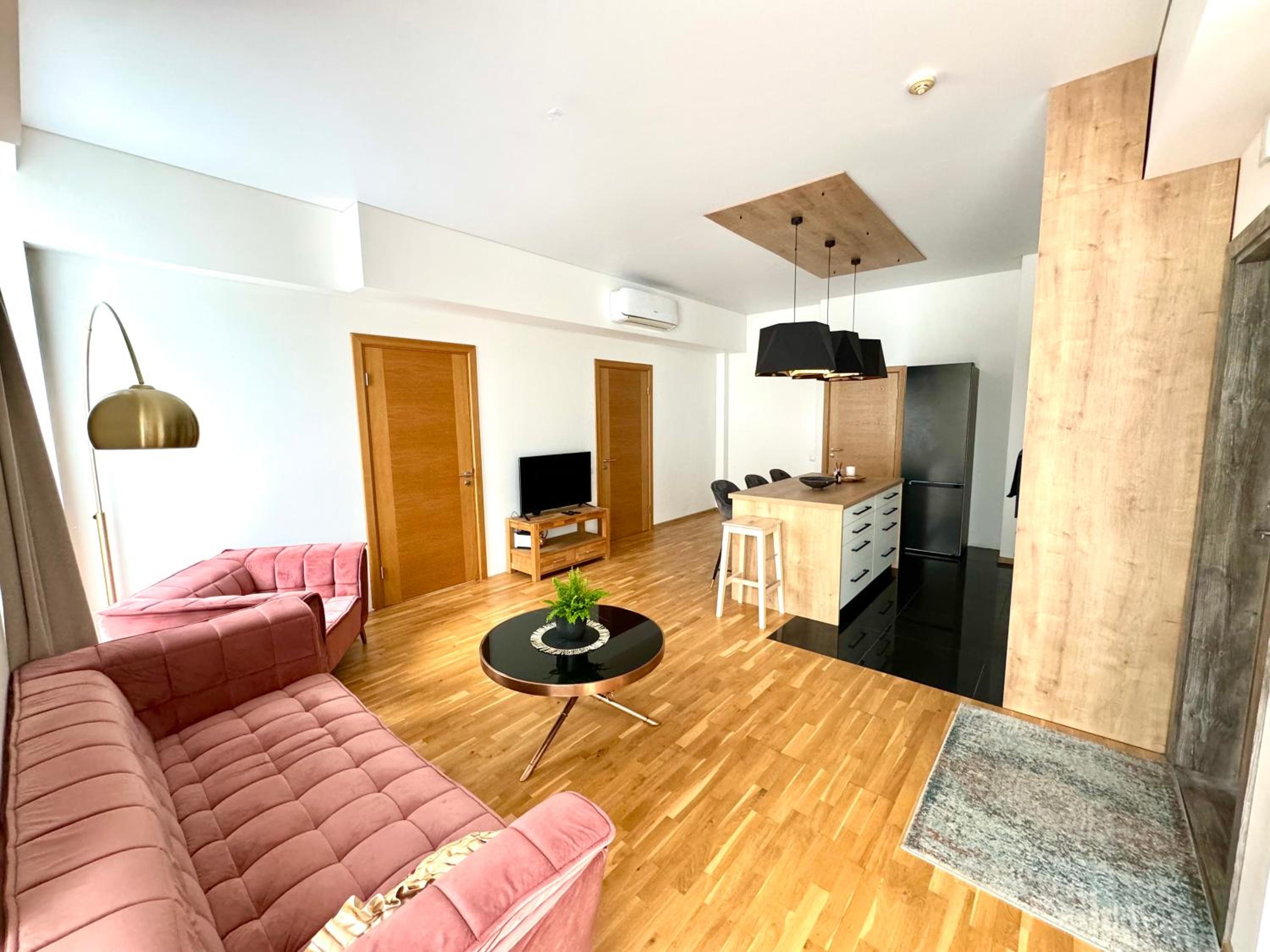 Spacious Family Apartment by the Sea view 4