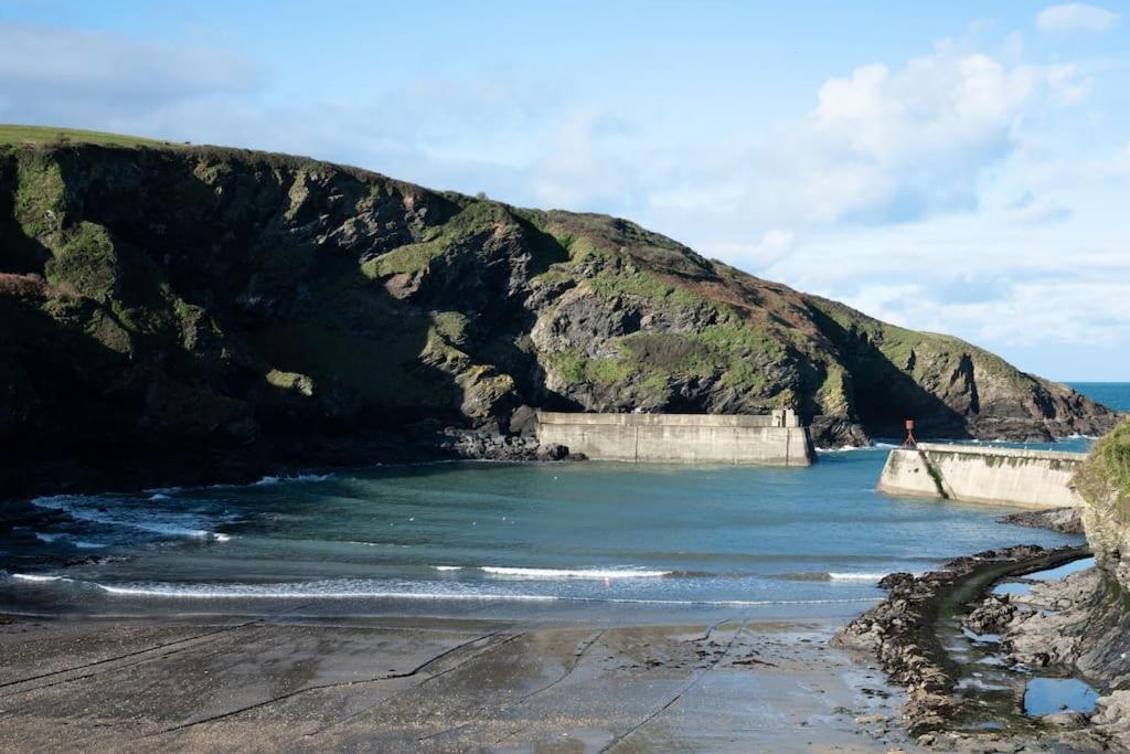 Rosemary Cottage, Port Isaac Bay Holidays view 3