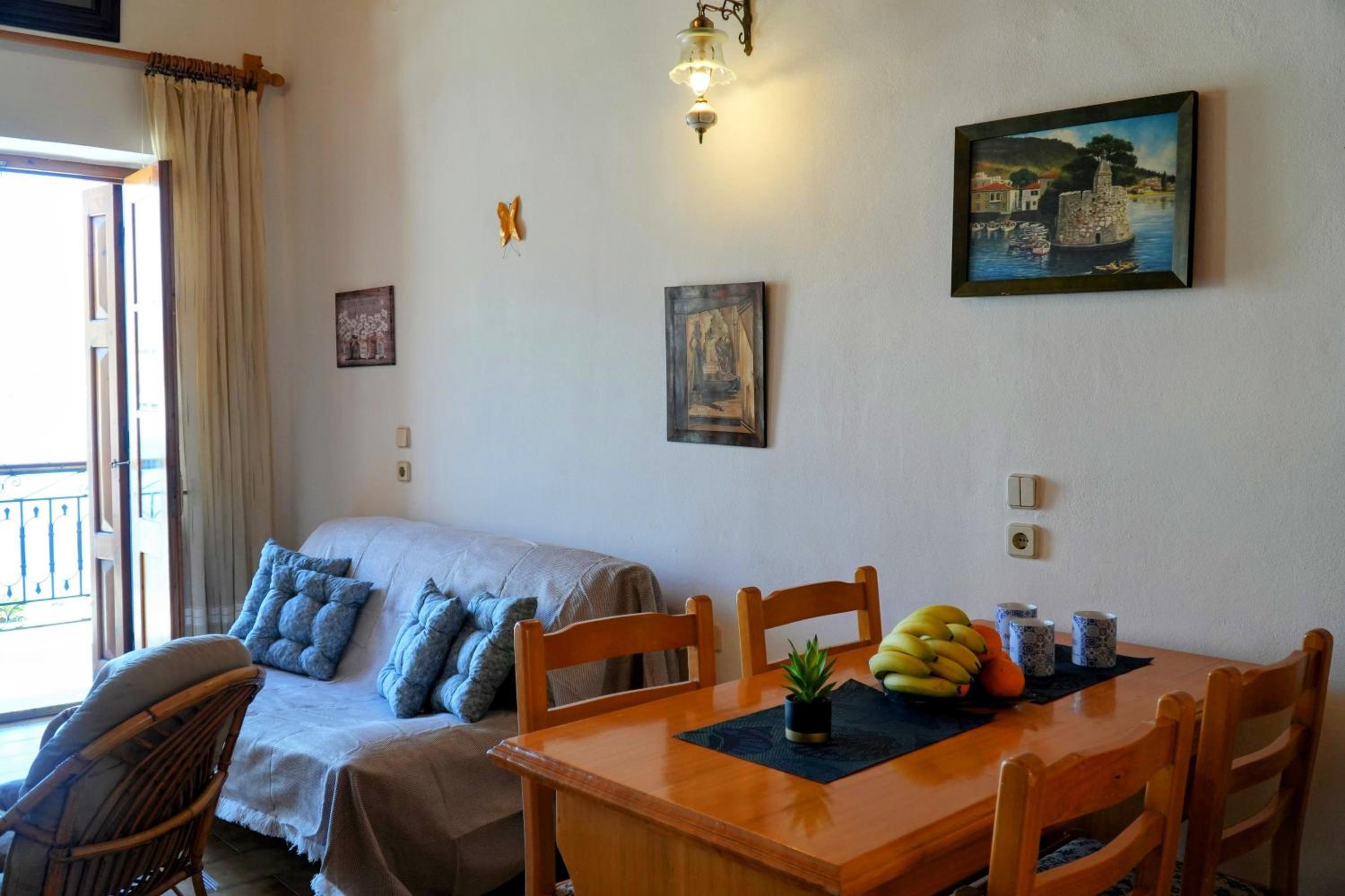 Amorosa House