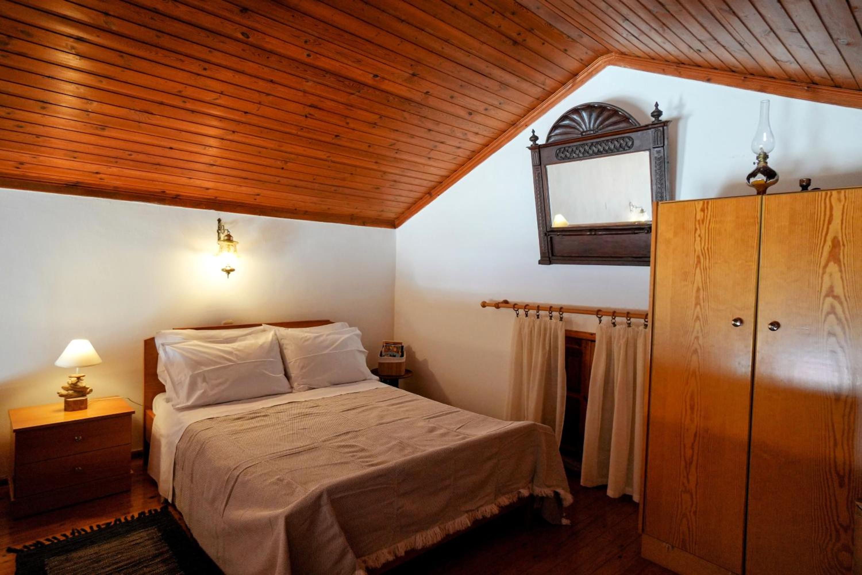Amorosa House