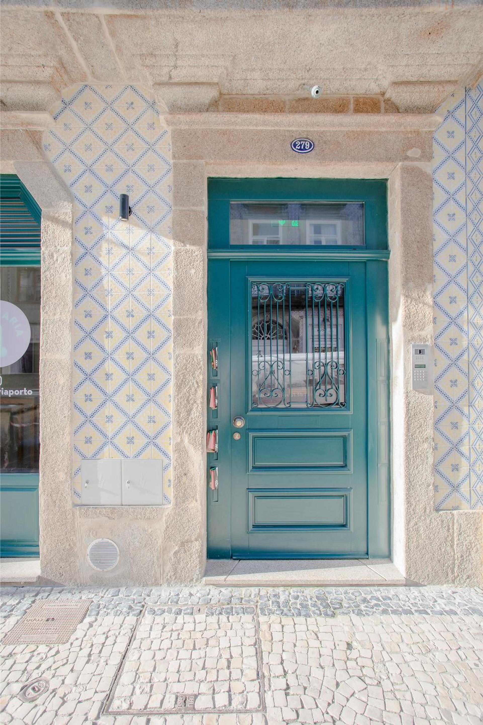 Liiiving in Porto - Cedofeita Charming Apartment view 2