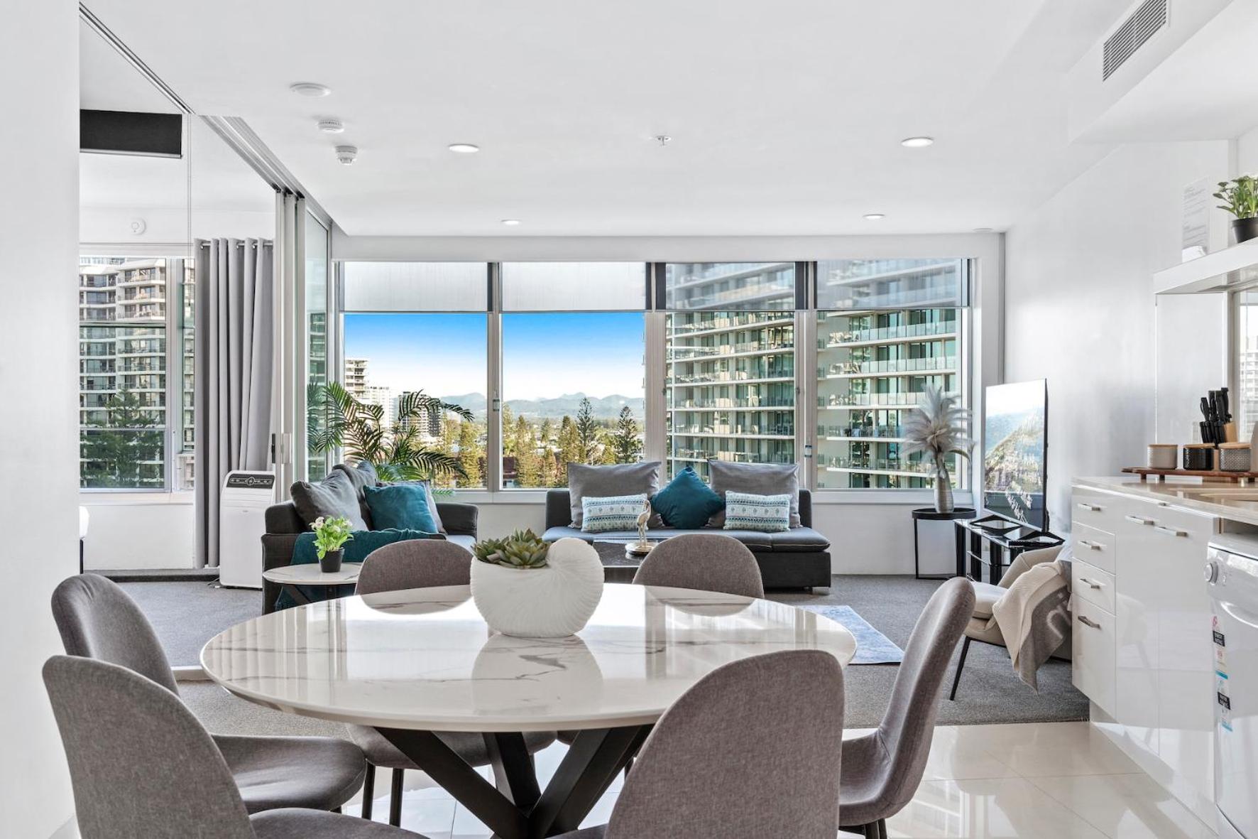 Central Surfers Paradise Family Retreat