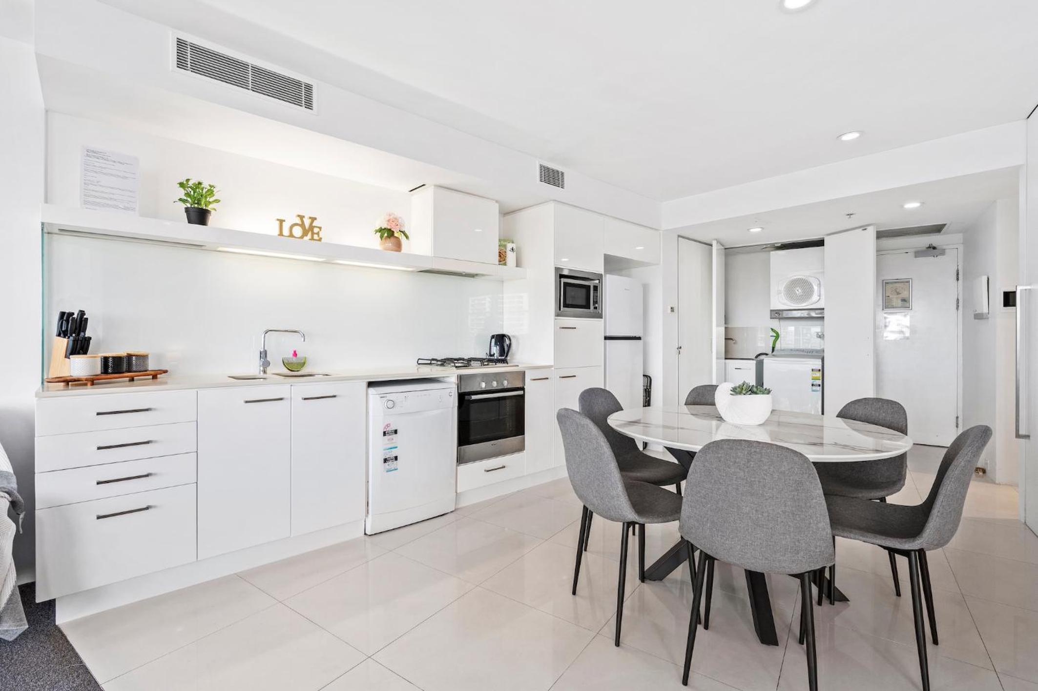 Central Surfers Paradise Family Retreat