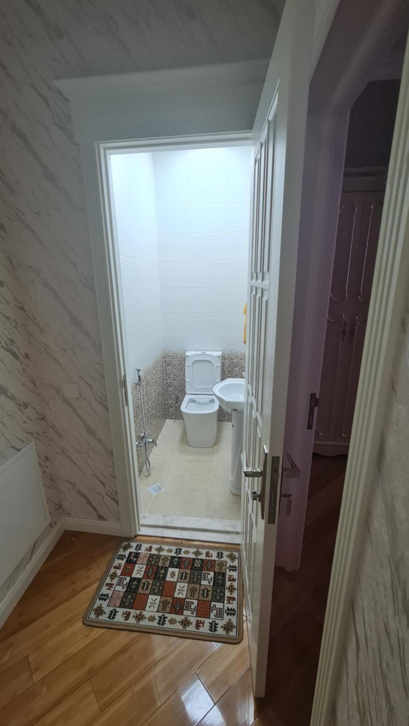 Marble Wall Apartment