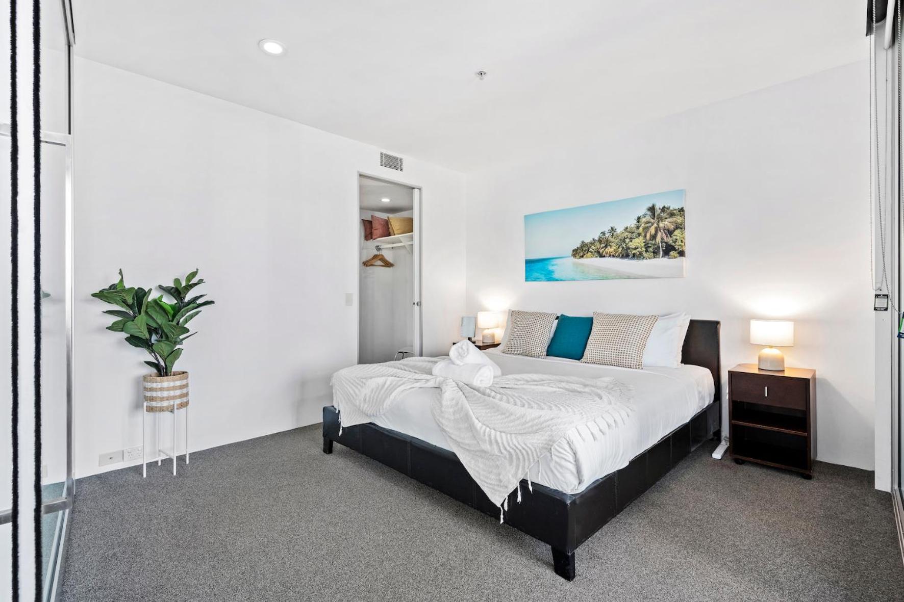 Central Surfers Paradise Family Retreat
