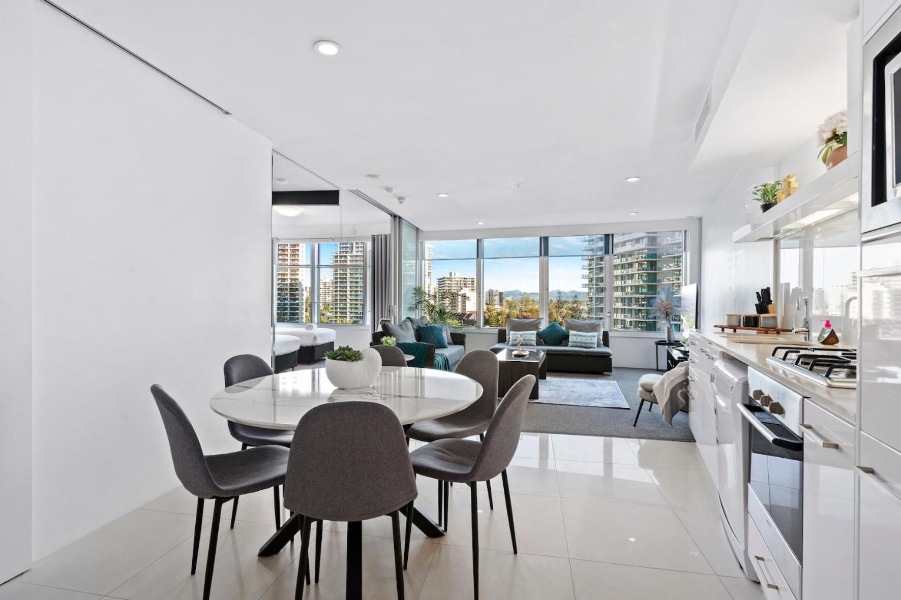 Central Surfers Paradise Family Retreat