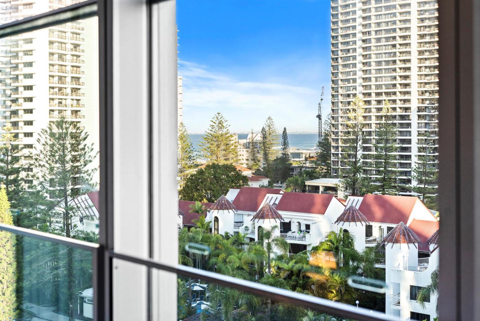 Central Surfers Paradise Family Retreat