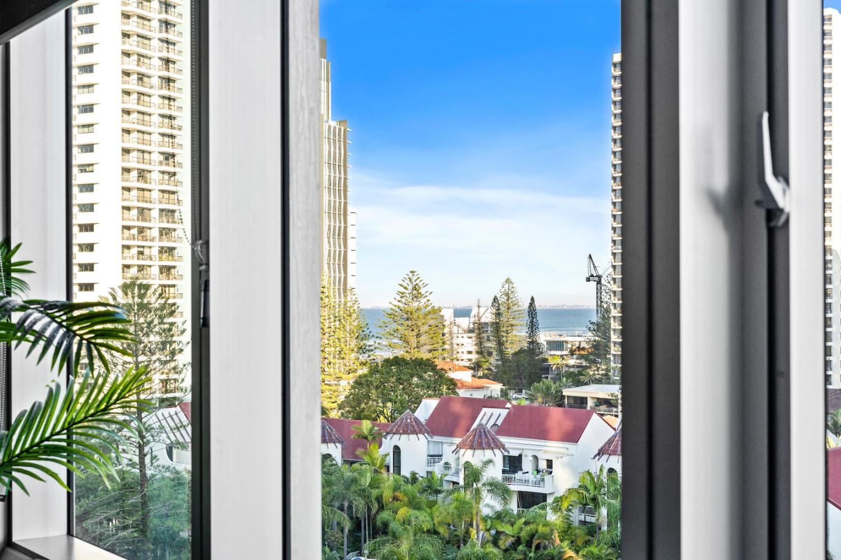 Central Surfers Paradise Family Retreat