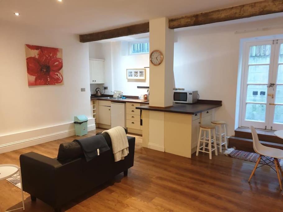 One Bed Seafront Flat Hastings view 4