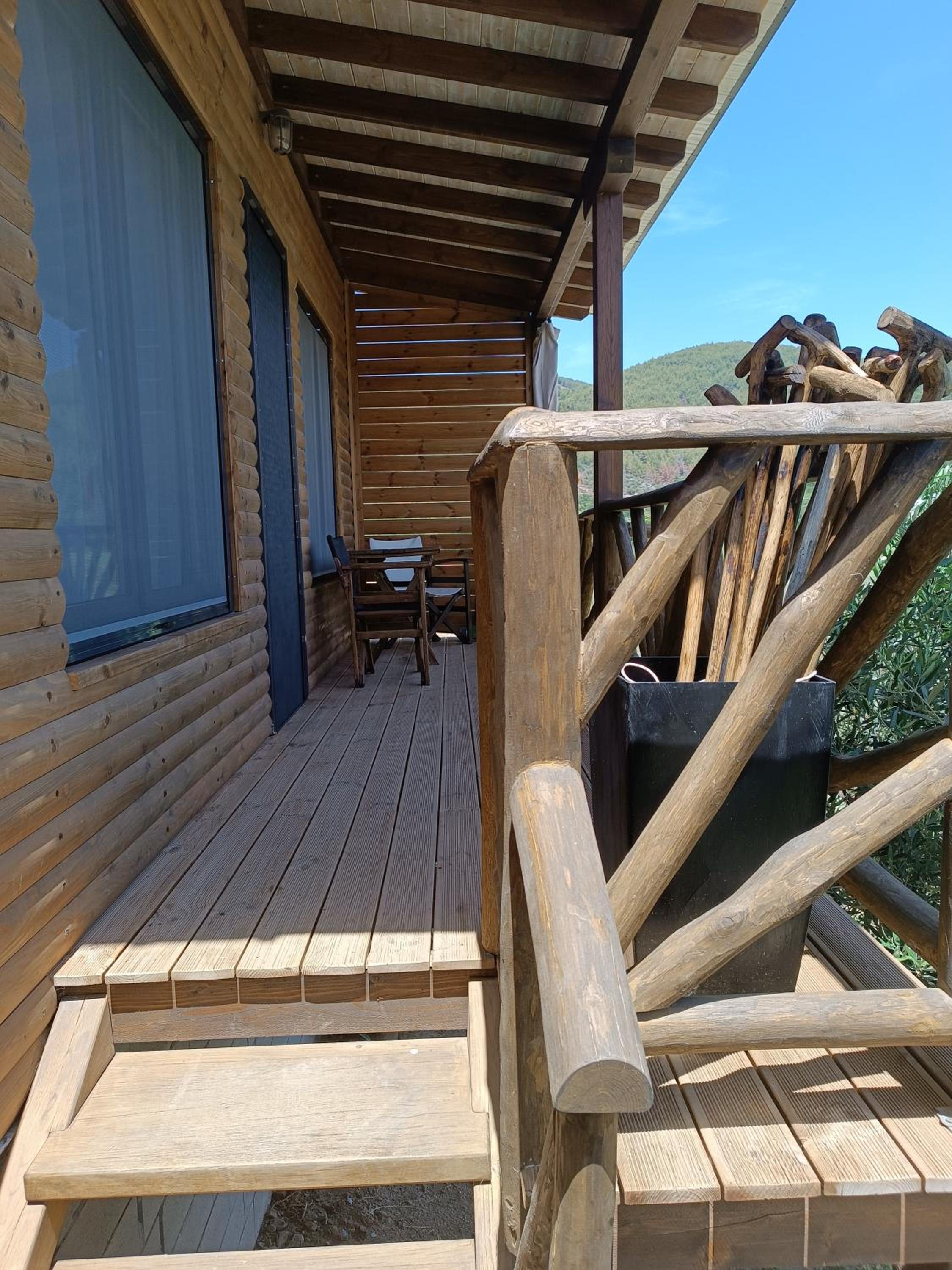 Kartalia wooden maisonette