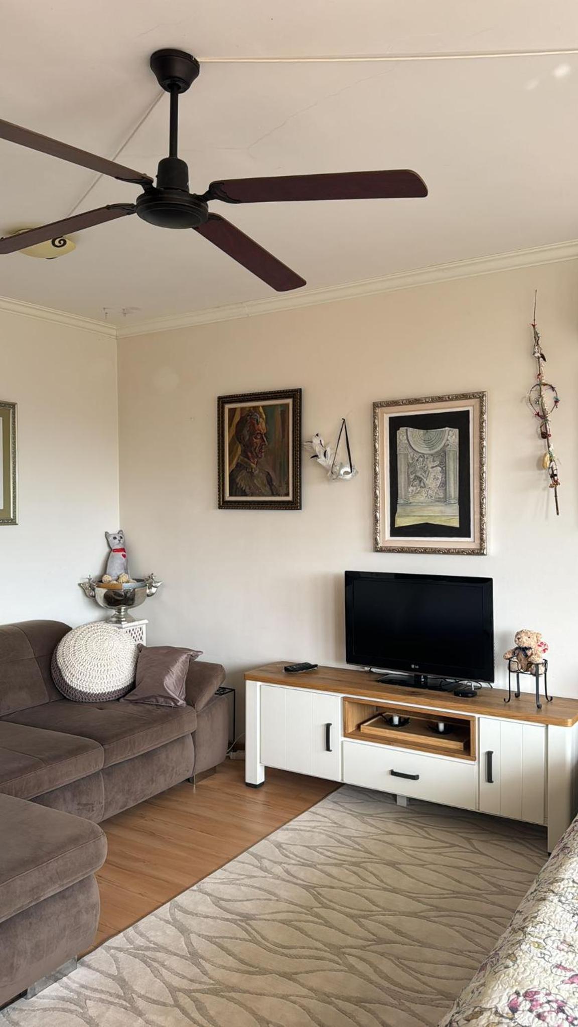 Kazanlak DOWNTOWN Central Apartment Guesthouse with Full Kitchen, Panoramic Views, Self Check-in & Free Parking, Best Value!