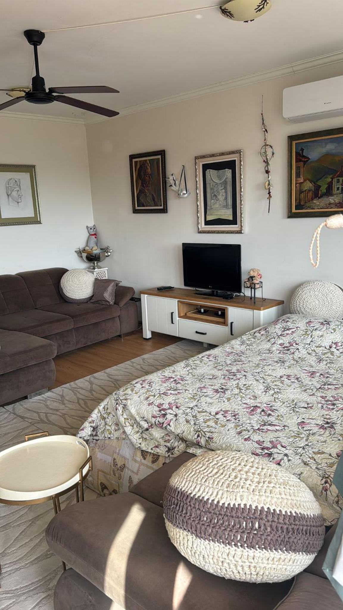 Kazanlak DOWNTOWN Central Apartment Guesthouse with Full Kitchen, Panoramic Views, Self Check-in & Free Parking, Best Value!
