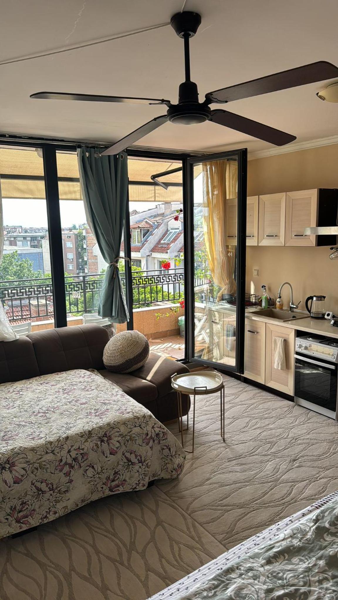 Kazanlak DOWNTOWN Central Apartment Guesthouse with Full Kitchen, Panoramic Views, Self Check-in & Free Parking, Best Value!