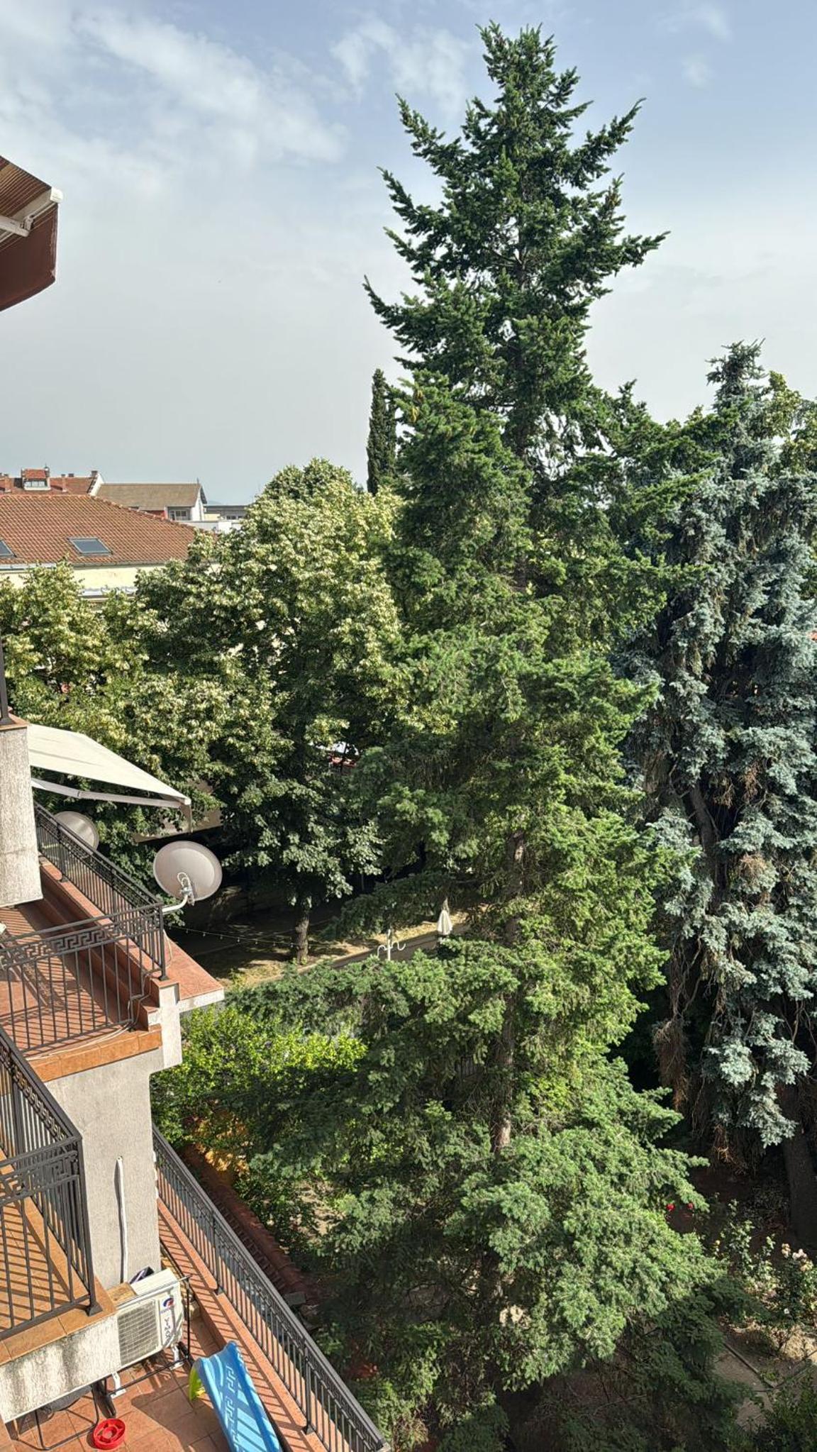 Kazanlak DOWNTOWN Central Apartment Guesthouse with Full Kitchen, Panoramic Views, Self Check-in & Free Parking, Best Value!