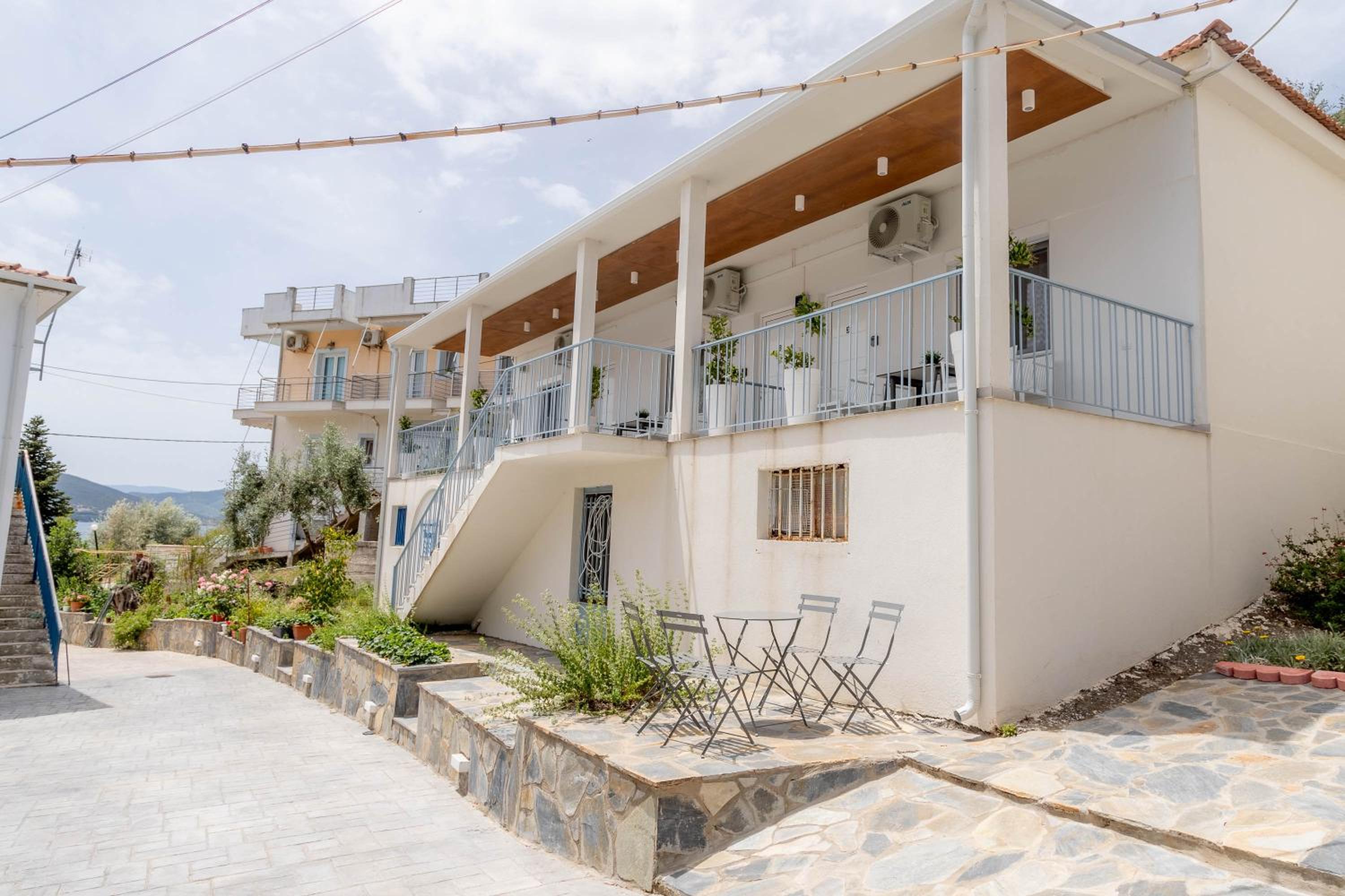 Pteleo Apartments
