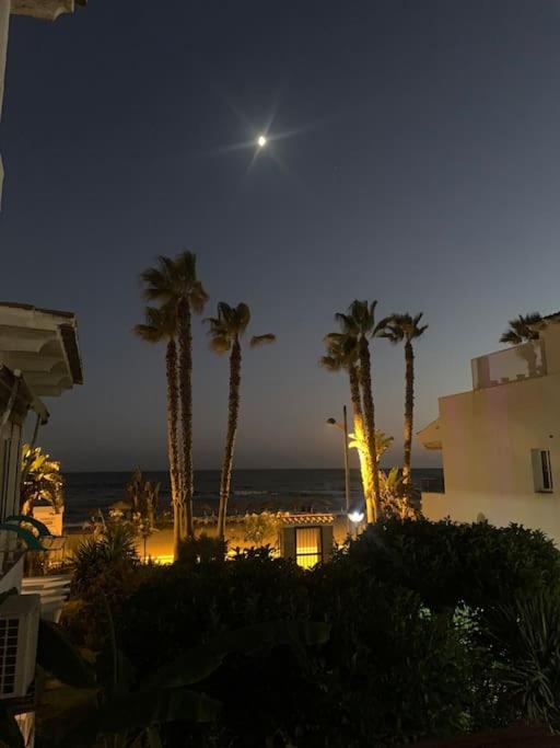 Casa Aurora Beach Apartment first sea line