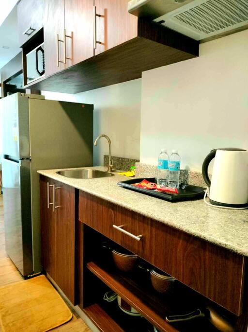 212B Amani Grand Resort Residences near Mactan Airport with pool, gym, wifi, netflix view 4