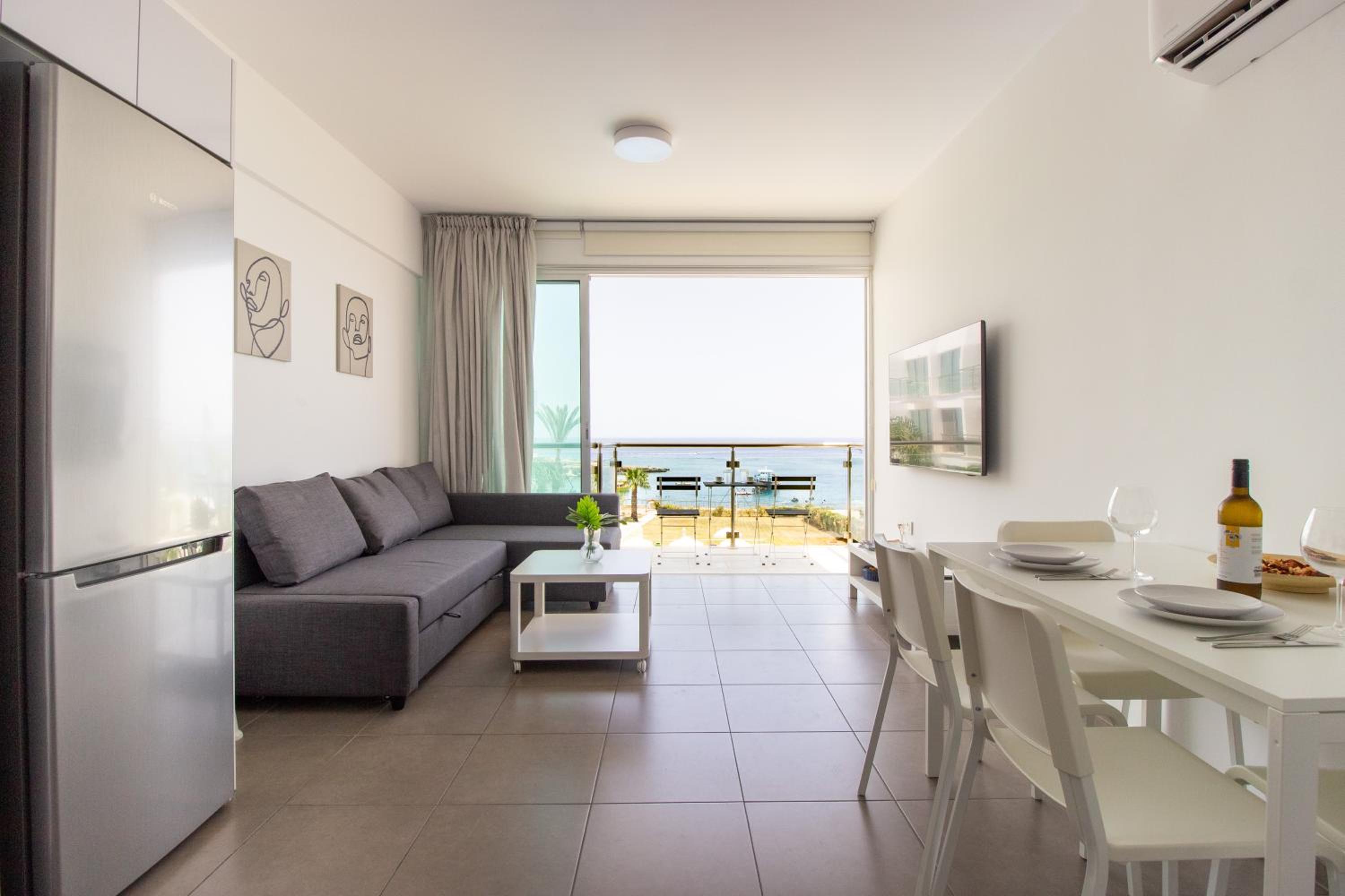 Stunning Sea-Views Apt, Protaras