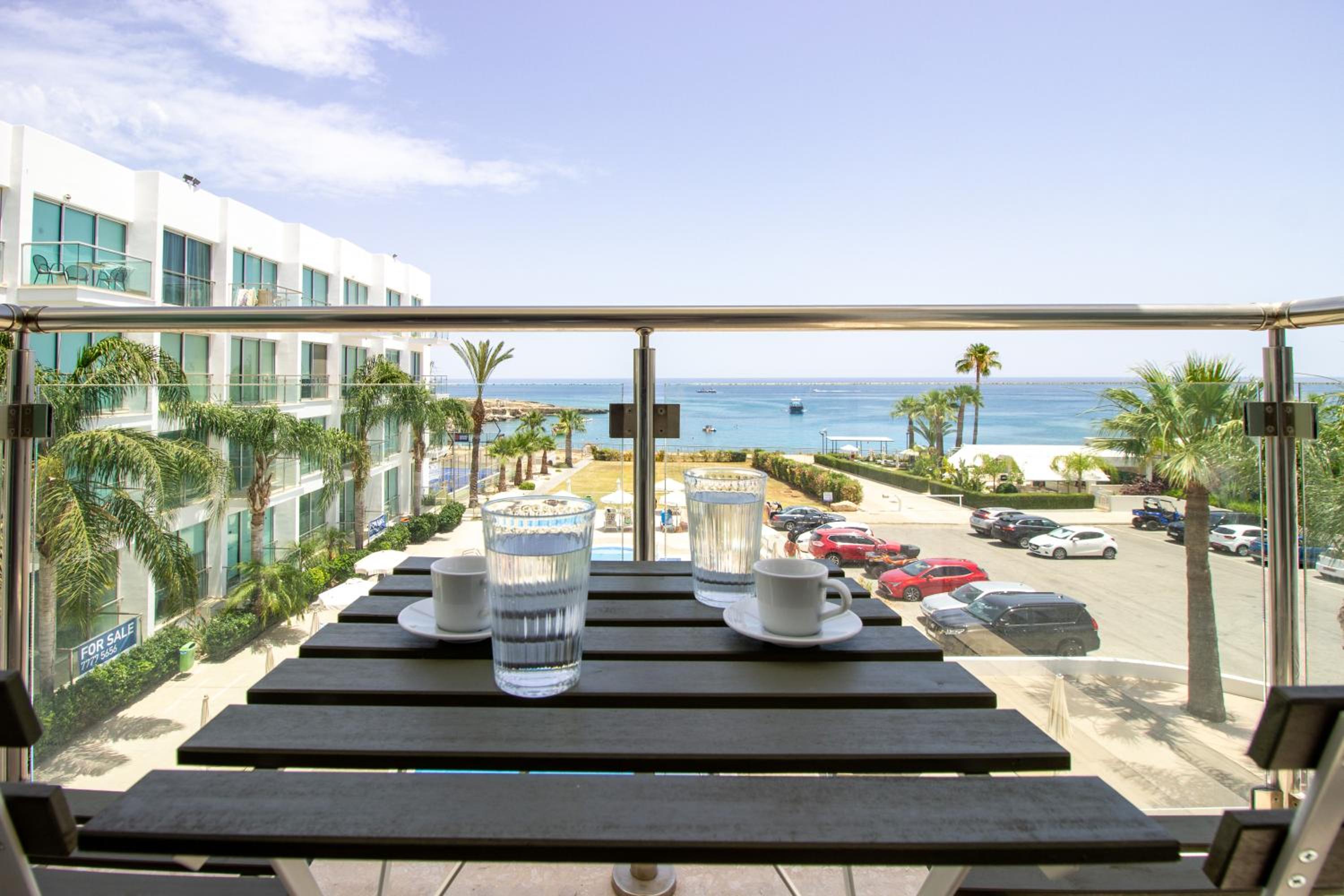 Stunning Sea-Views Apt, Protaras