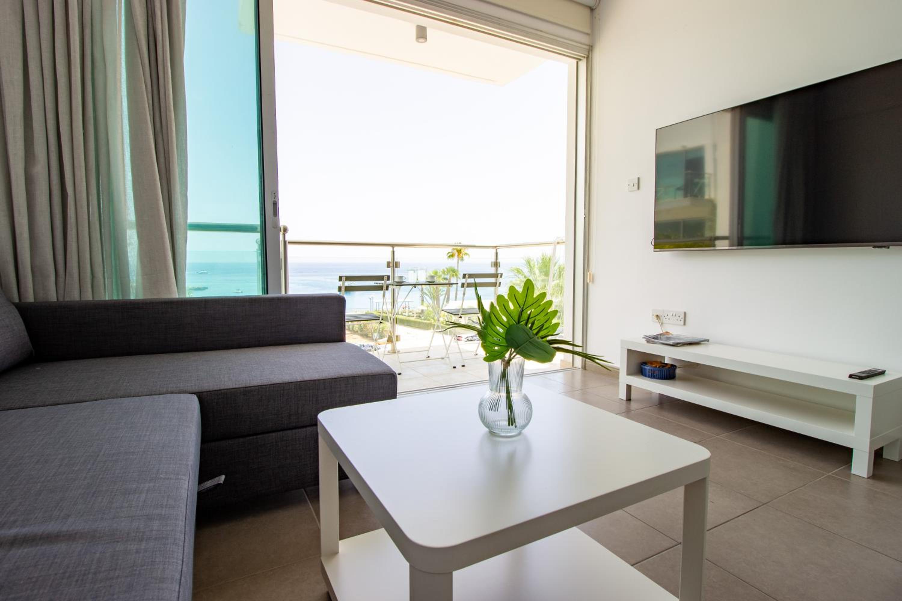 Stunning Sea-Views Apt, Protaras