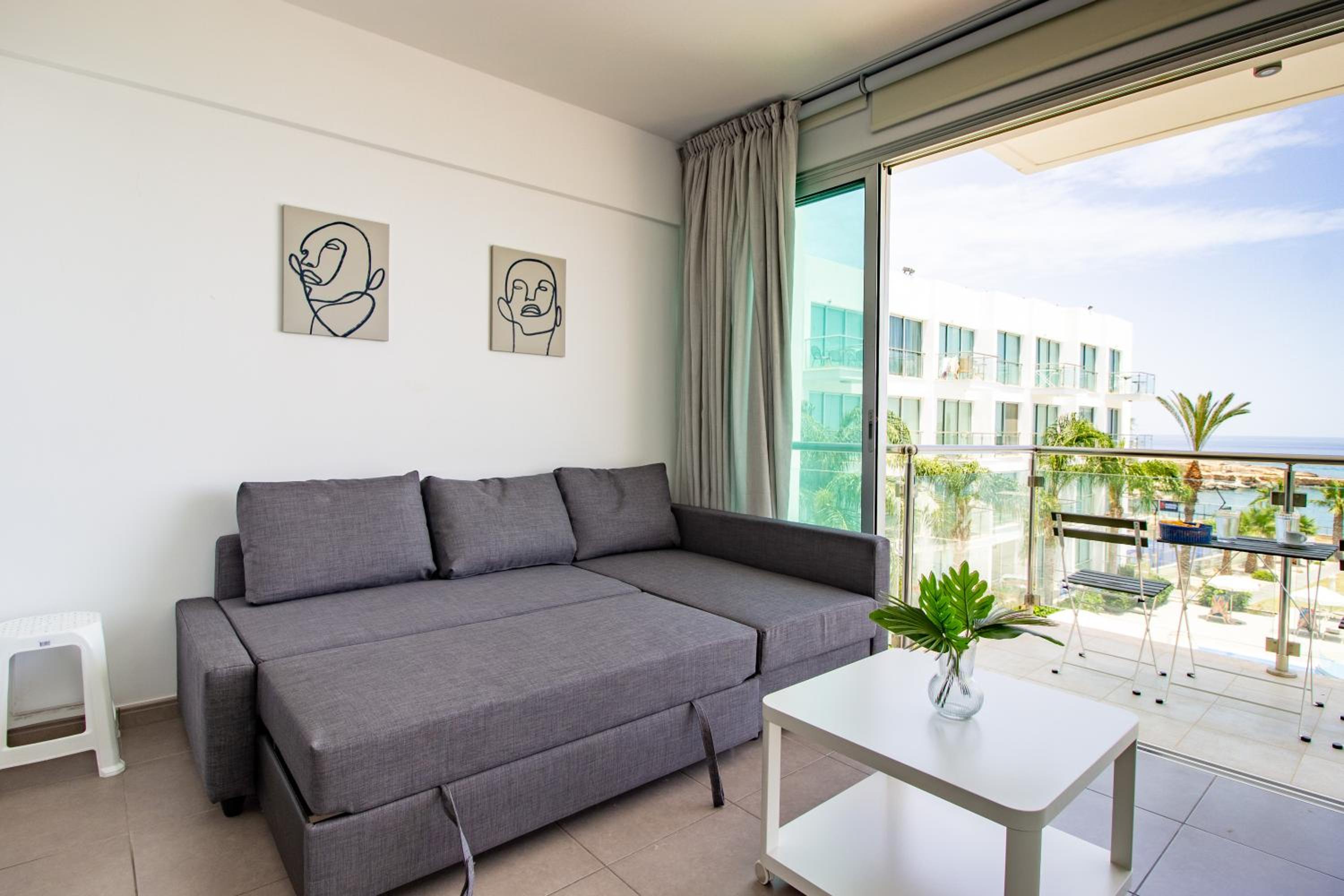 Stunning Sea-Views Apt, Protaras