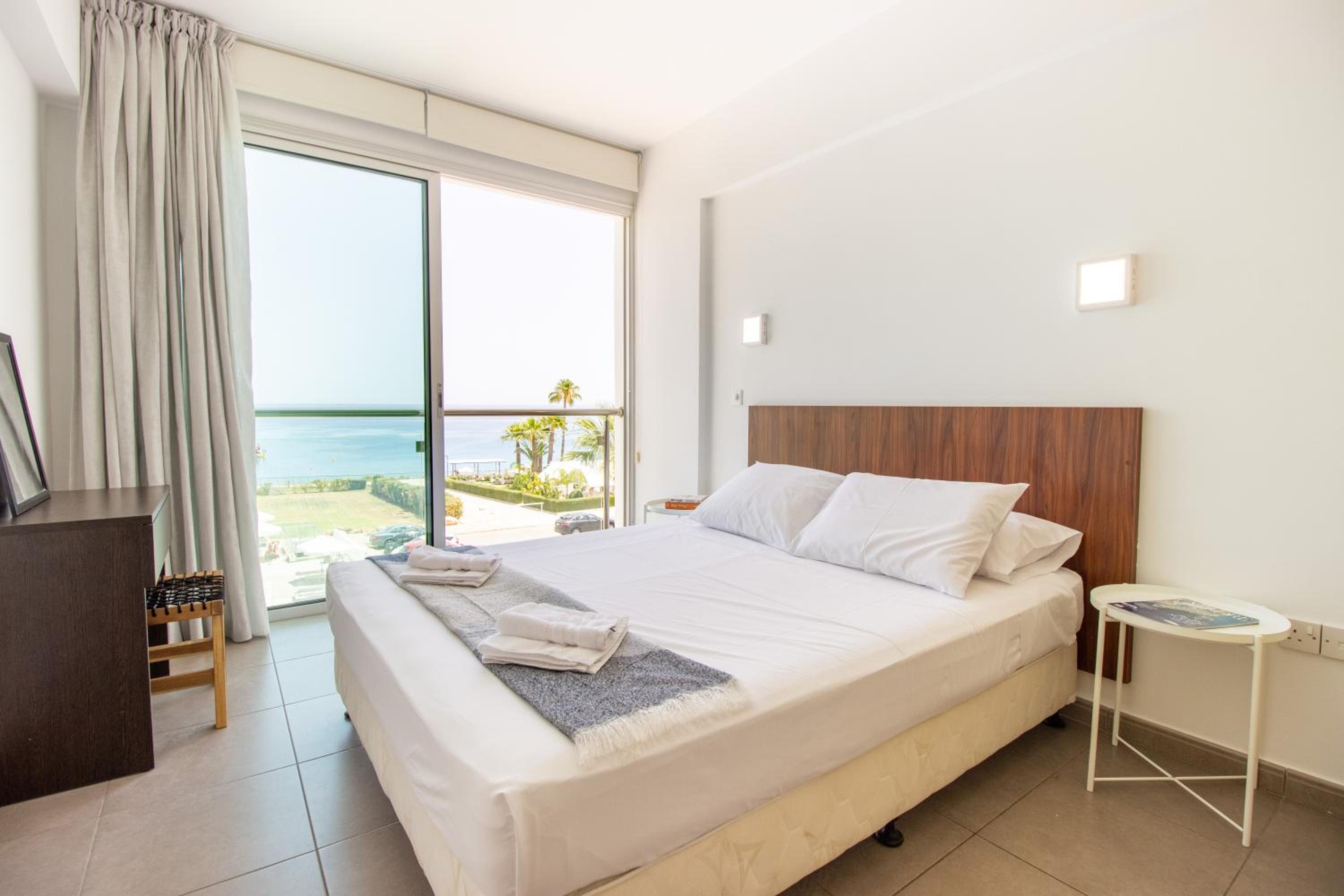 Stunning Sea-Views Apt, Protaras