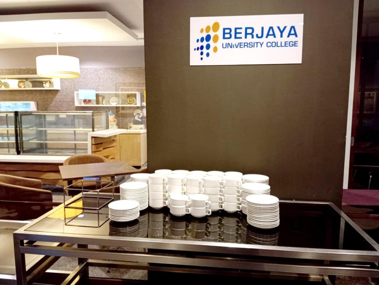 Marvelous Service Apartment Times Square kl