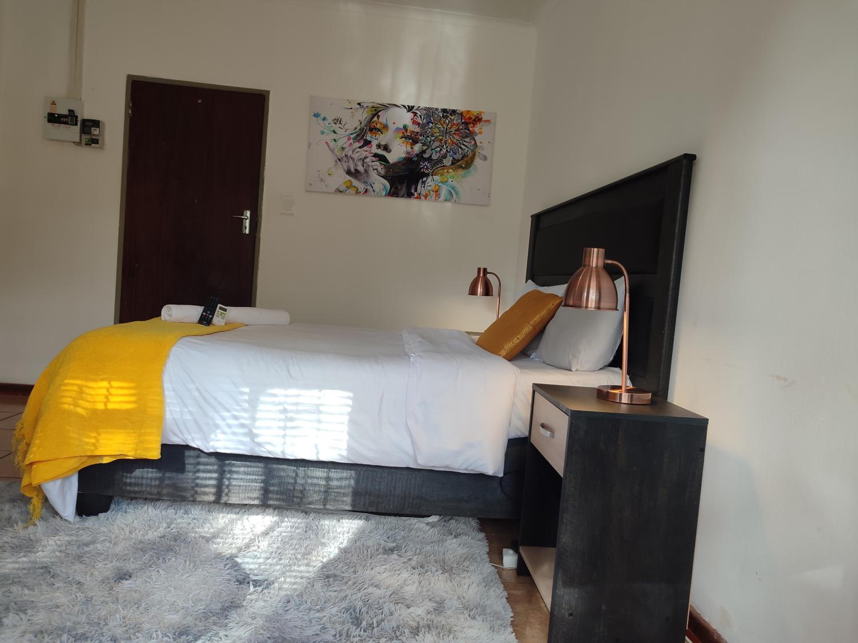 Cosy Self-Catering Bachelor Apartment view 5